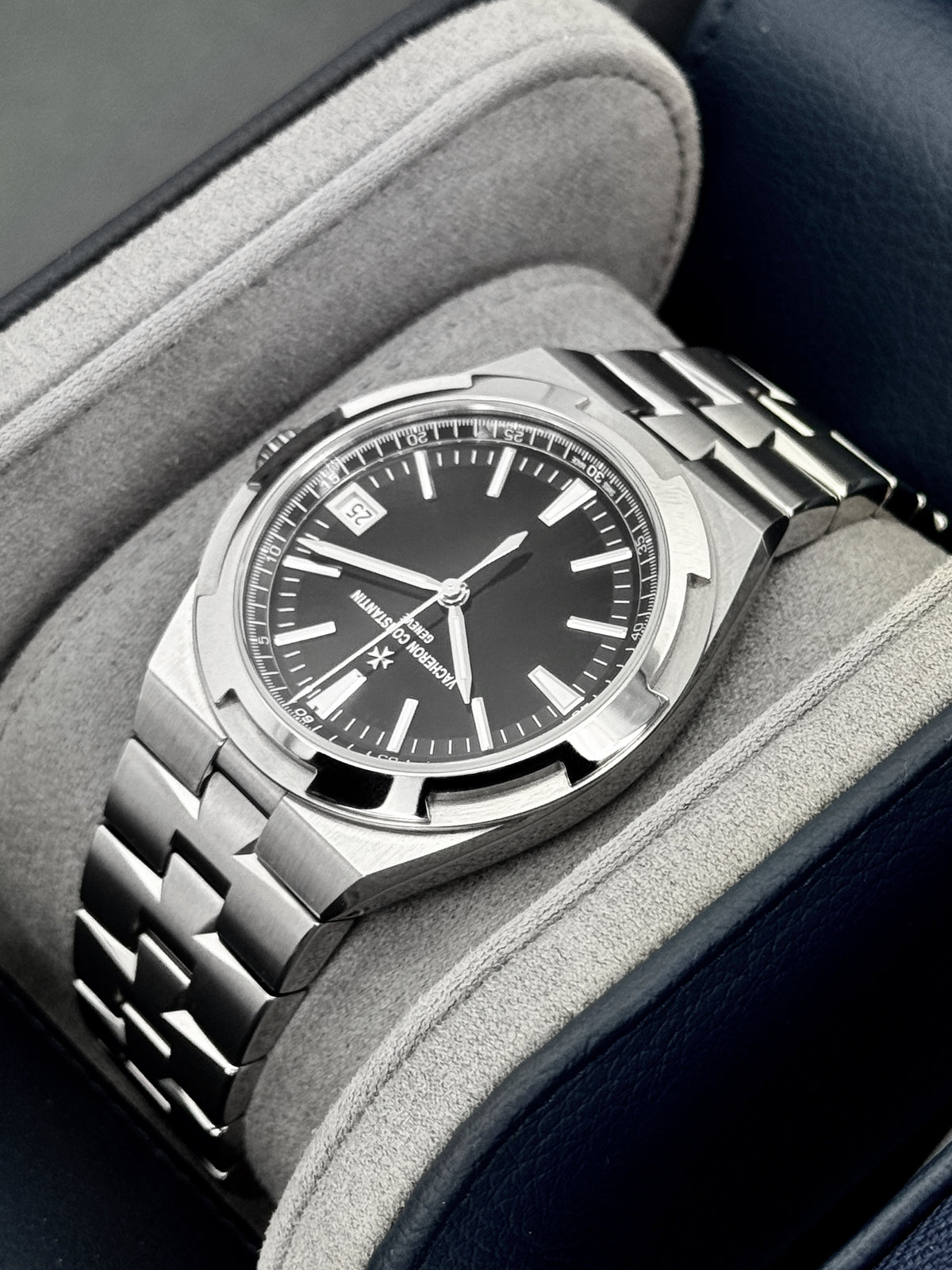 2025 Vacheron Constantin Overseas 41mm 4520V Stainless Steel Black Dial - MyWatchLLC