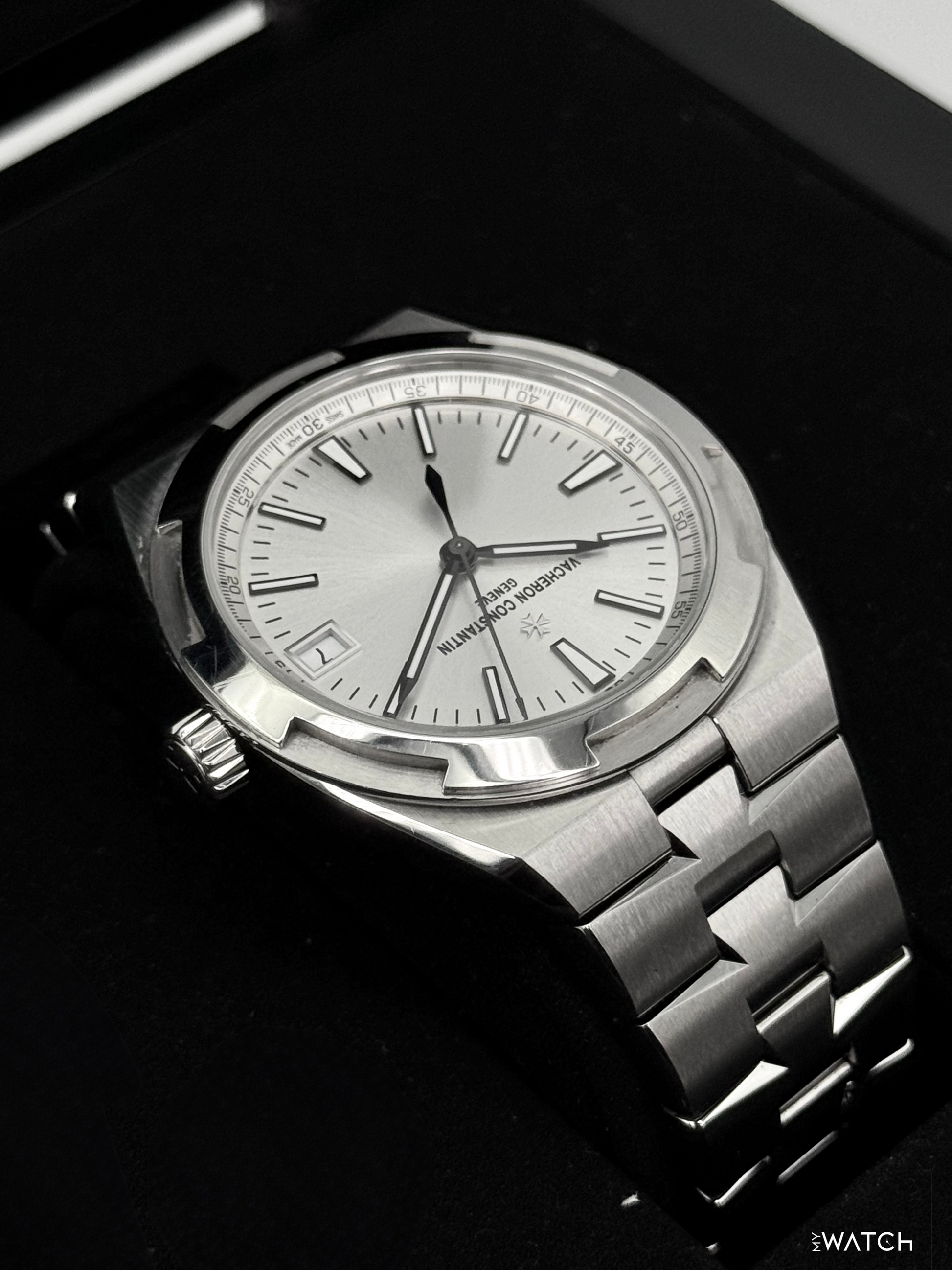 2024 Vacheron Constantin Overseas 41mm 4520V Stainless Steel Silver Dial - MyWatchLLC