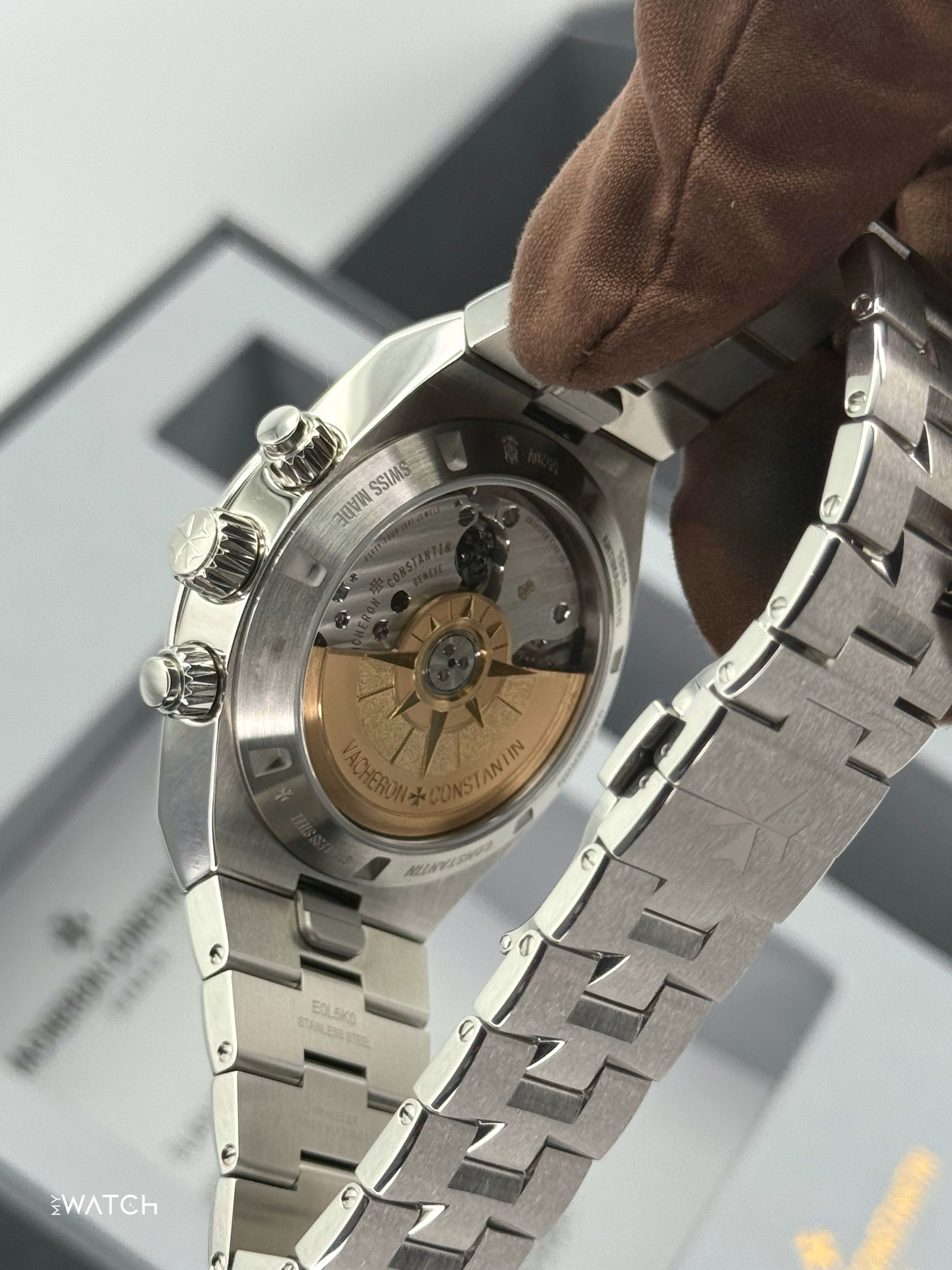 NEW 2025 Vacheron Constantin Overseas 42.5mm 5520V Stainless Steel Silver Dial - MyWatchLLC
