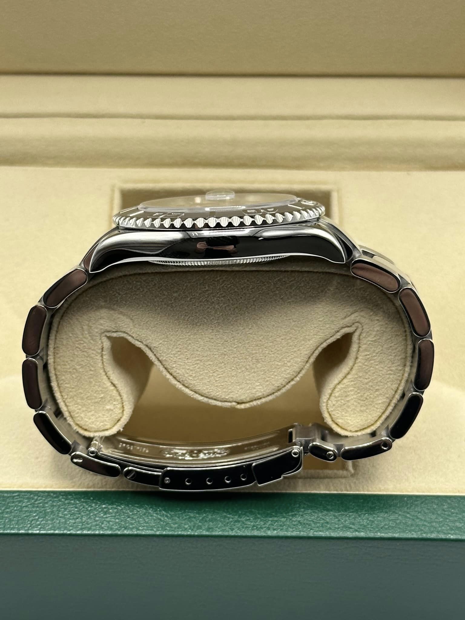 Rolex Yacht-Master 40mm 16622 Platinum Bezel Silver Dial - MyWatchLLC