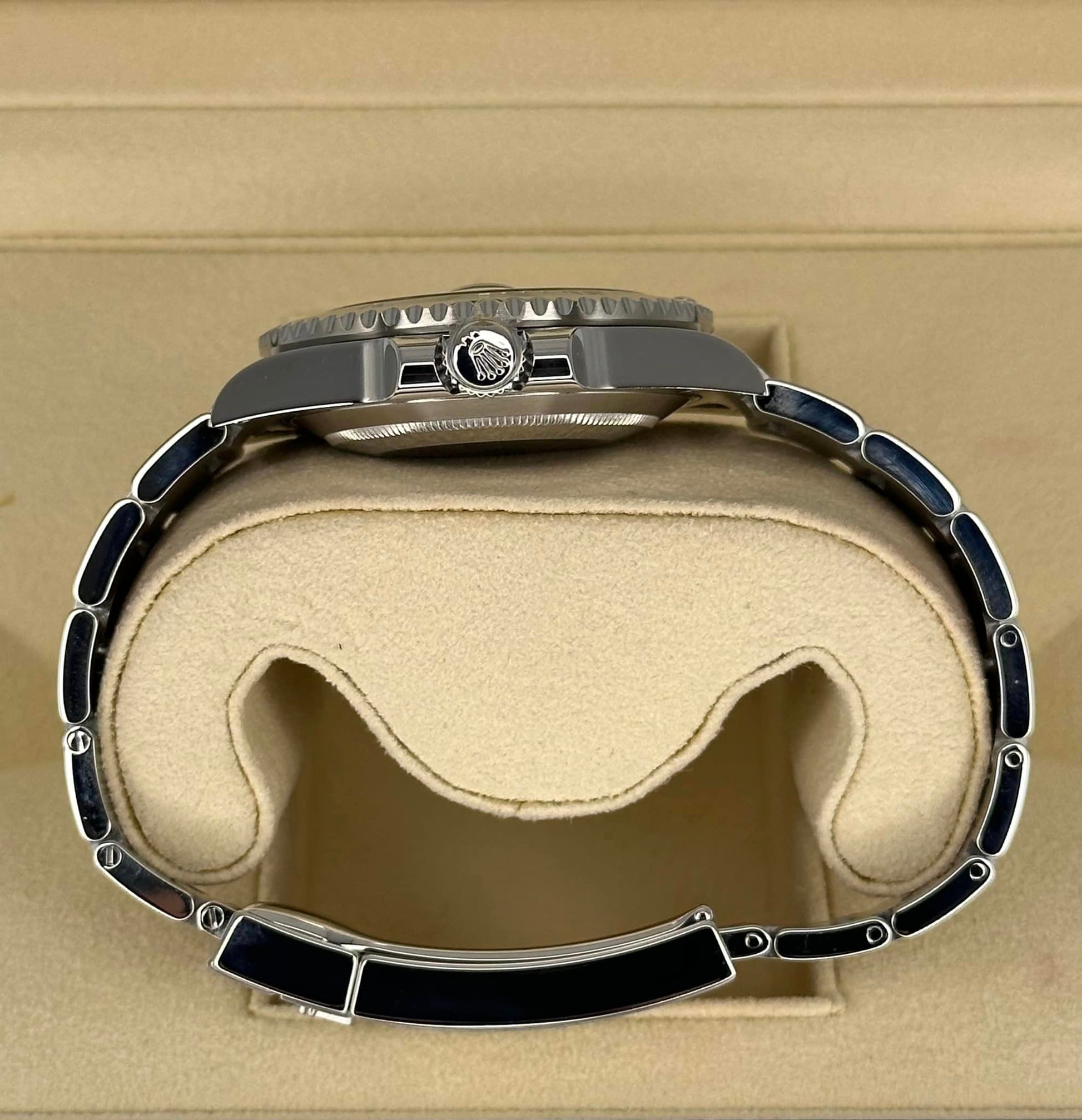 Rolex Submariner Date "Hulk" 40mm 116610LV Stainless Steel Green Dial - MyWatchLLC