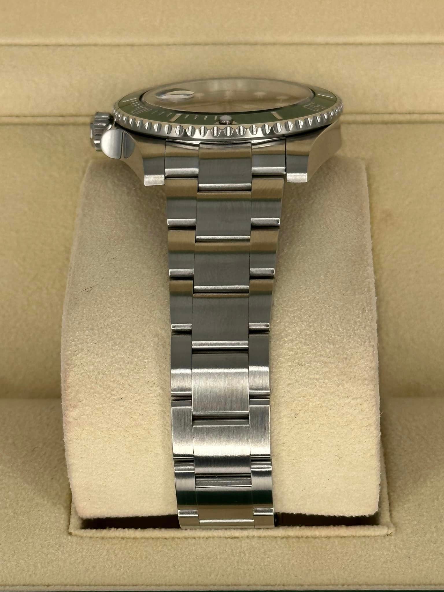 Rolex Submariner Date "Hulk" 40mm 116610LV Stainless Steel Green Dial - MyWatchLLC