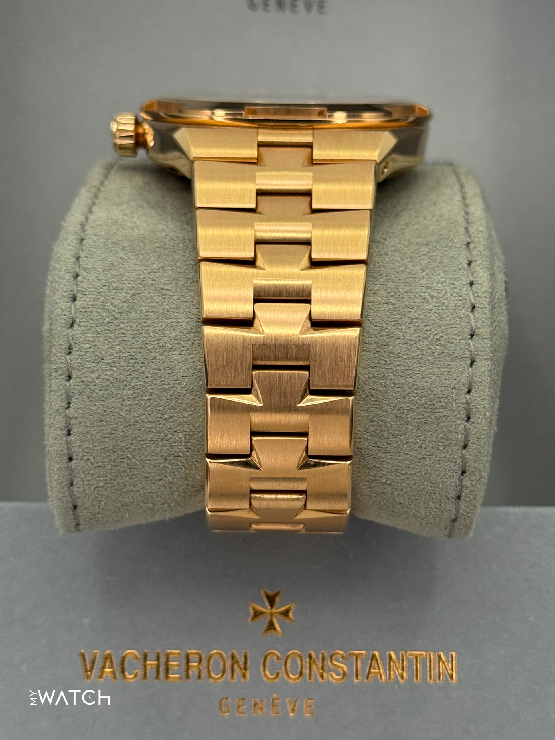 2024 Vacheron Constantin Overseas 41mm 4520V 18kt Pink Gold Blue Dial - MyWatchLLC