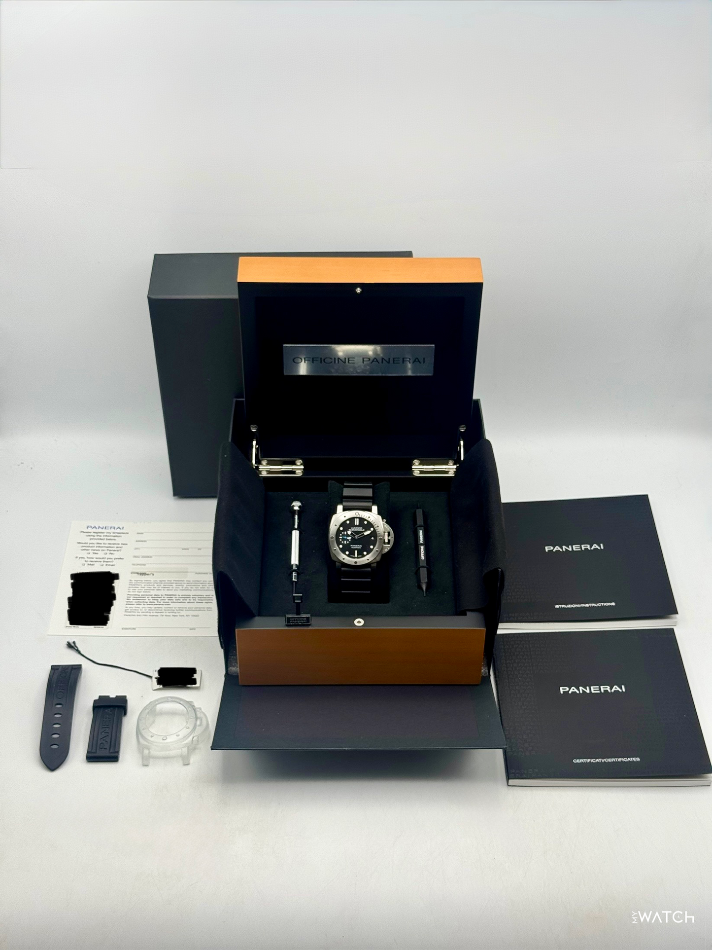2018 Panerai Luminor Submersible 1950 3 Days 42mm PAM00682 Black Dial
