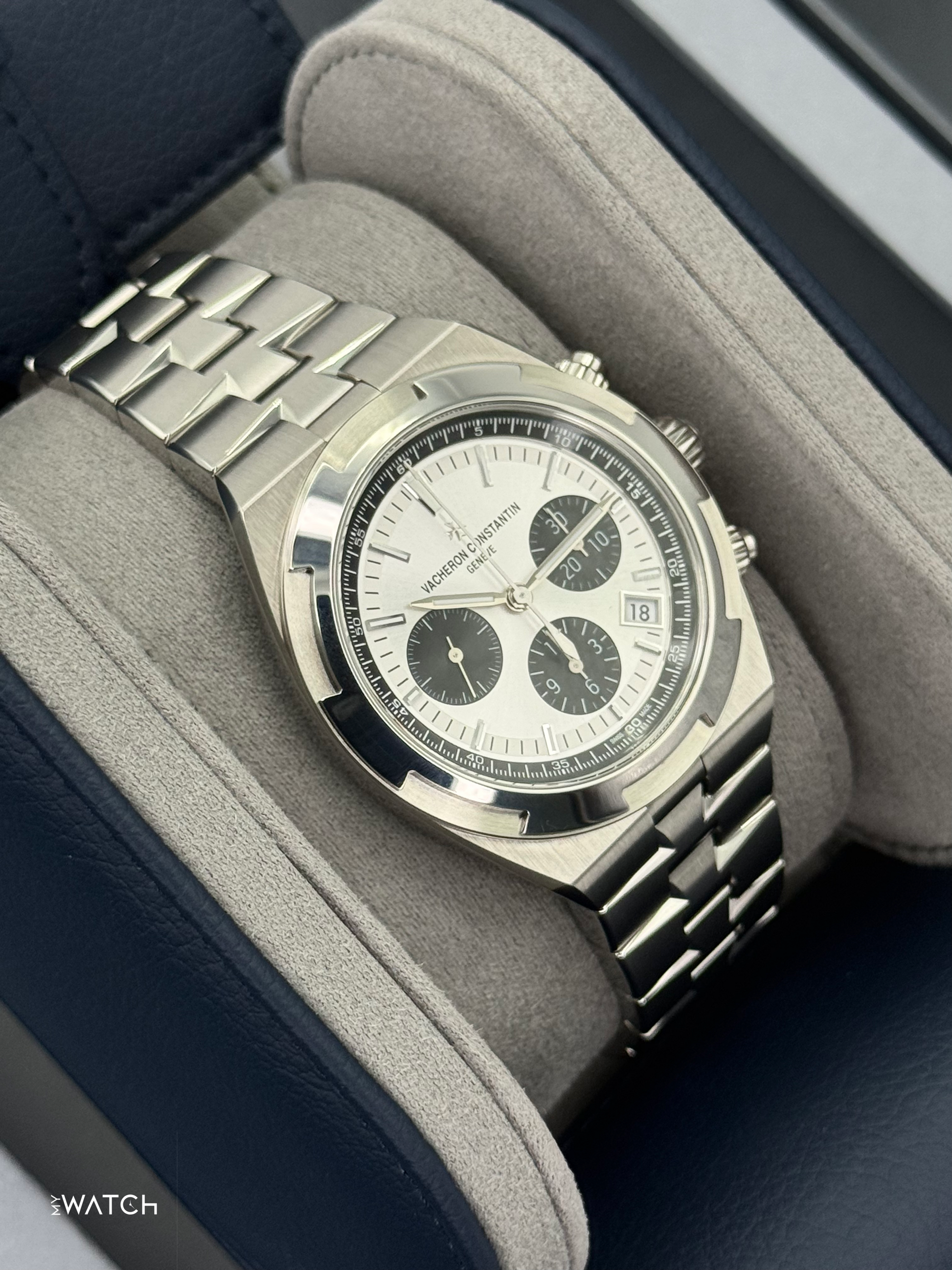 NEW 2025 Vacheron Constantin Overseas 42.5mm 5520V Stainless Steel Silver Dial - MyWatchLLC