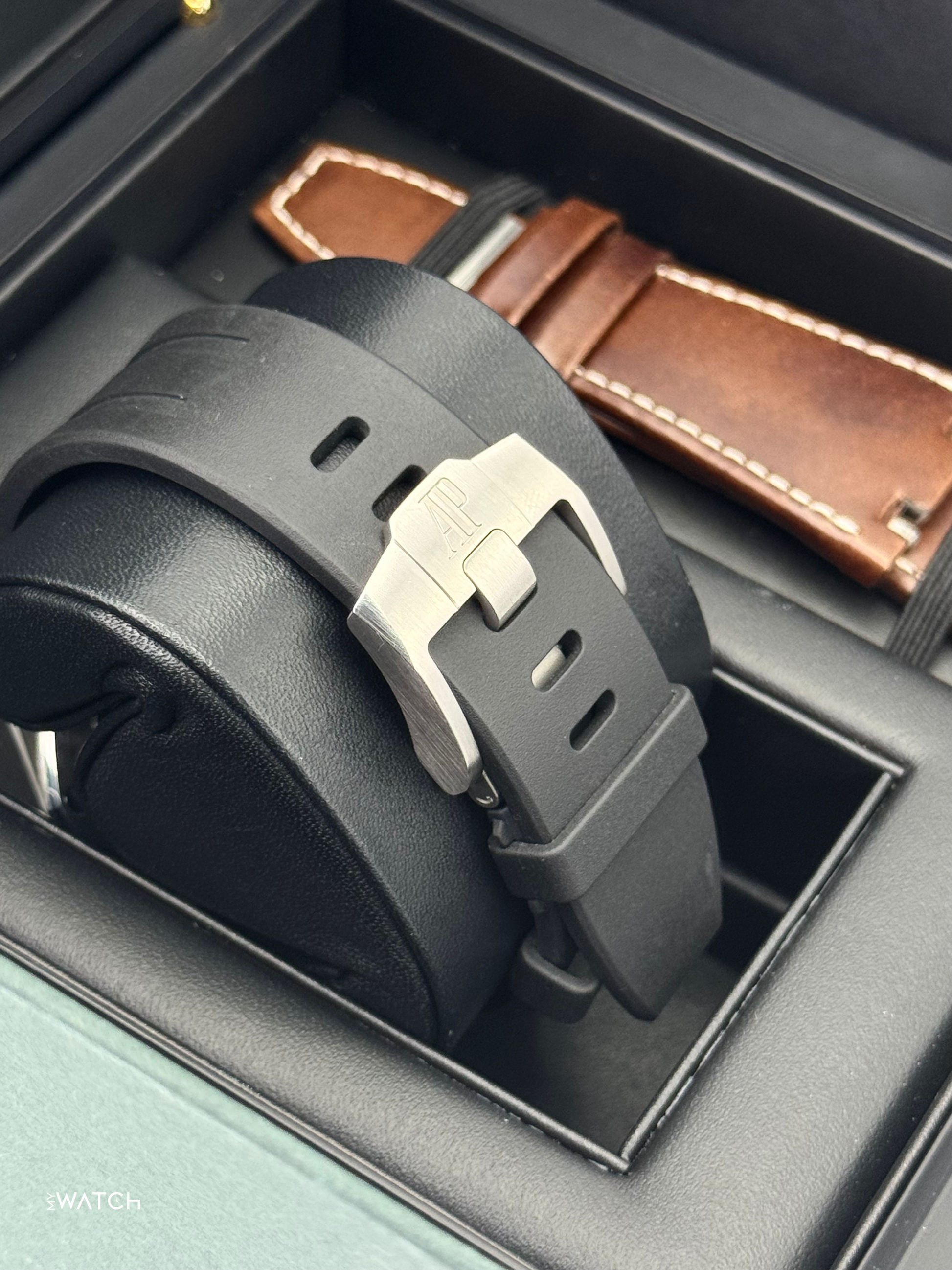 2022 Audemars Piguet Royal Oak Chronograph 43mm 26420SO Black Dial - MyWatchLLC