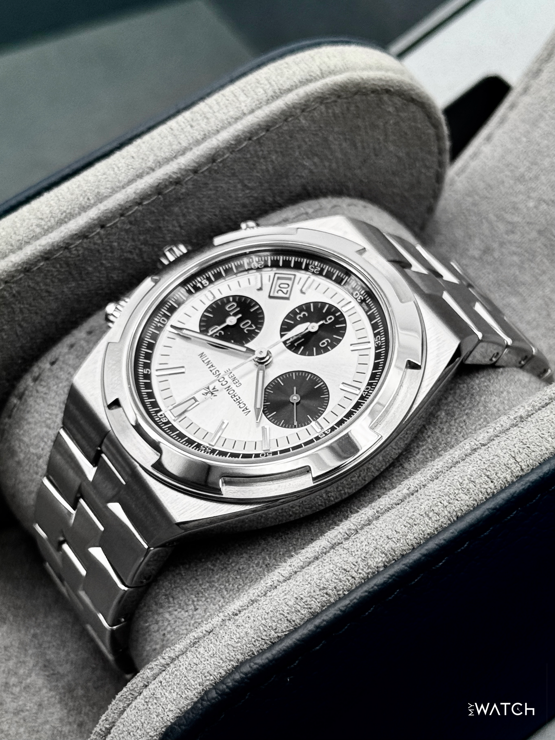 2025 Vacheron Constantin Overseas 42.5mm 5520V Stainless Steel Silver Dial - MyWatchLLC