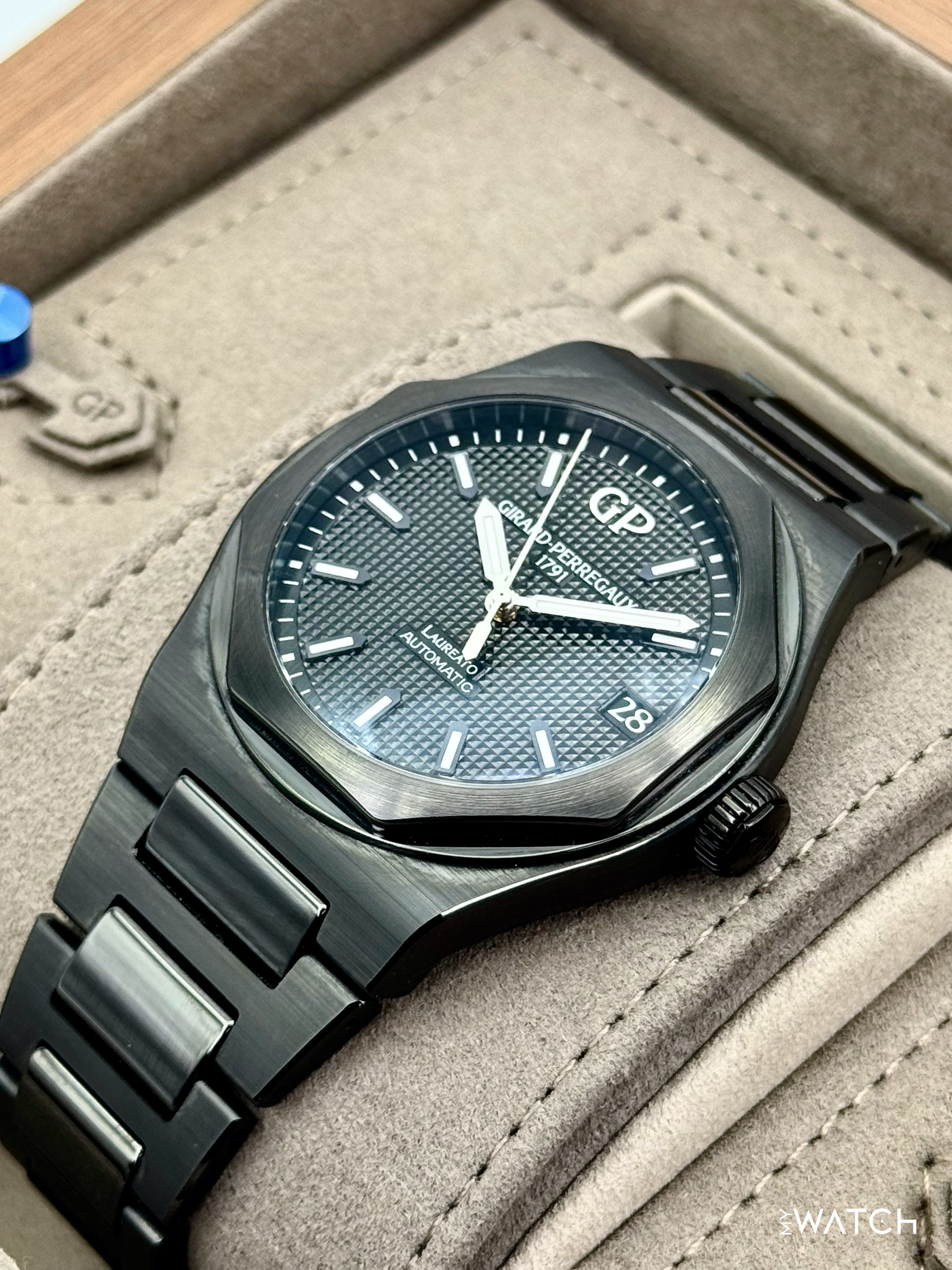 2022 Girard-Perregaux Laureato 42mm 81010-32-631-32A Ceramic Black Dial - MyWatchLLC