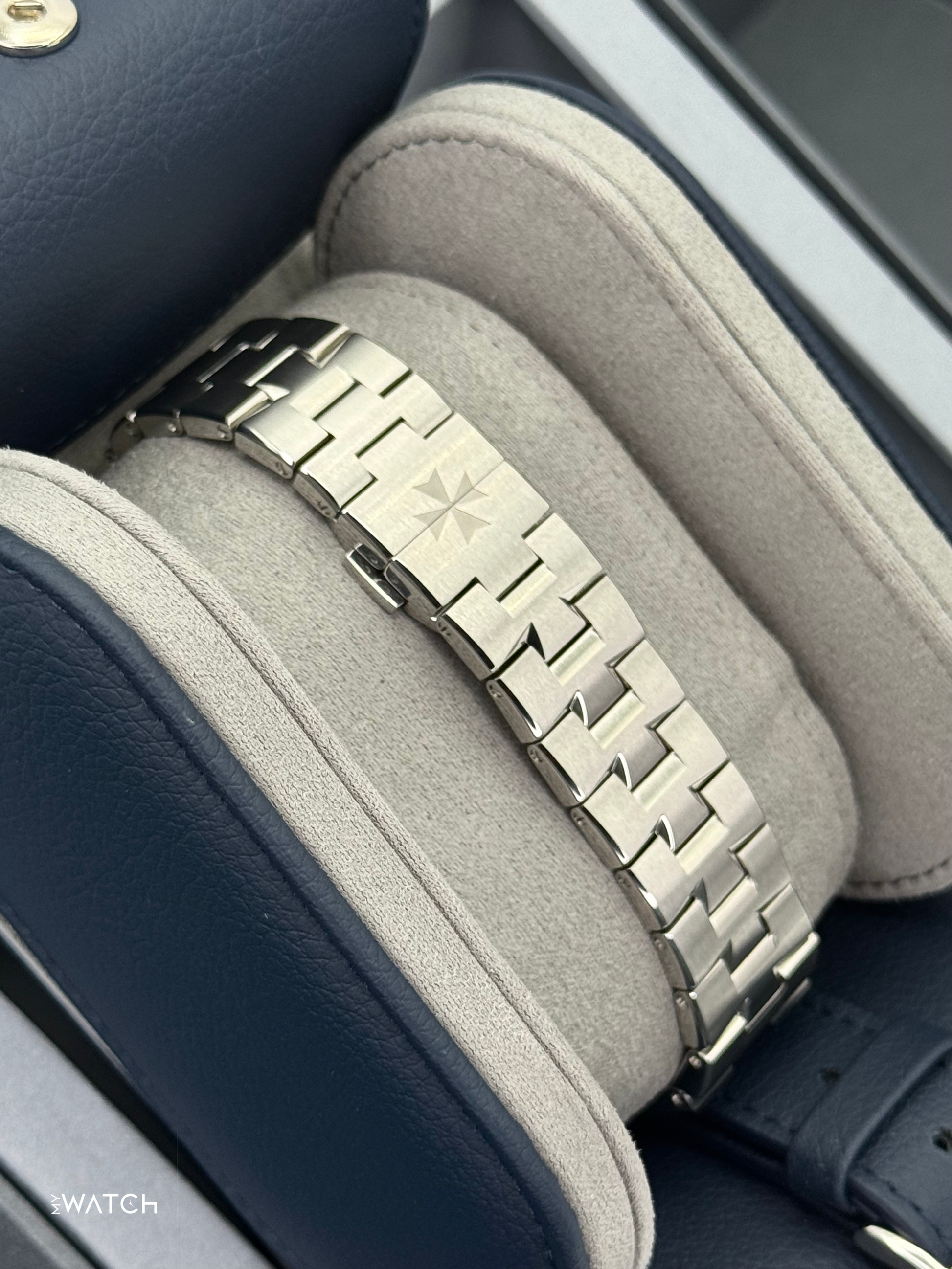 NEW 2025 Vacheron Constantin Overseas 42.5mm 5520V Stainless Steel Silver Dial - MyWatchLLC