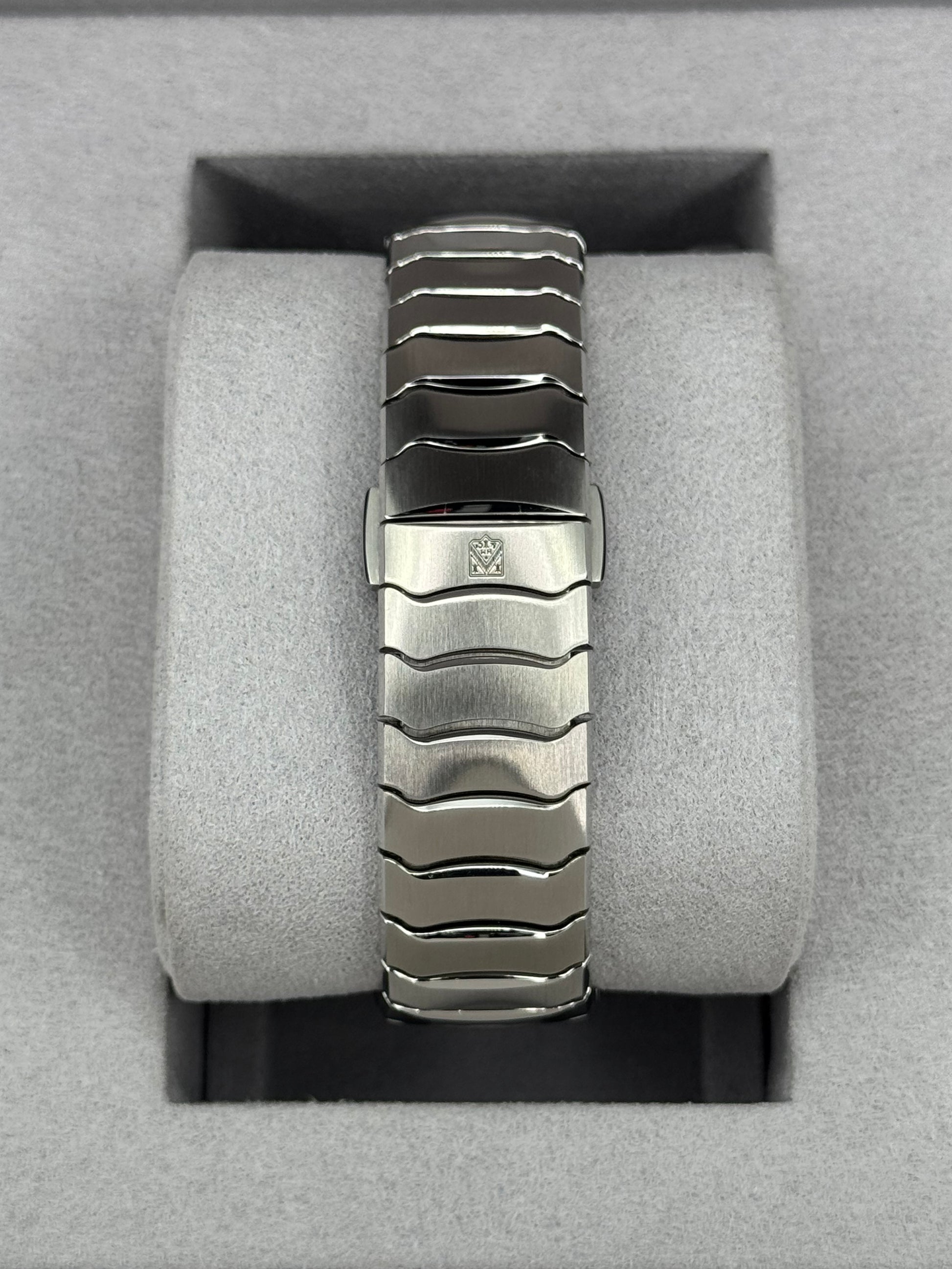 NEW 2024 H. Moser & Cie. Streamliner Center Seconds 6201-1201 Purple - MyWatchLLC