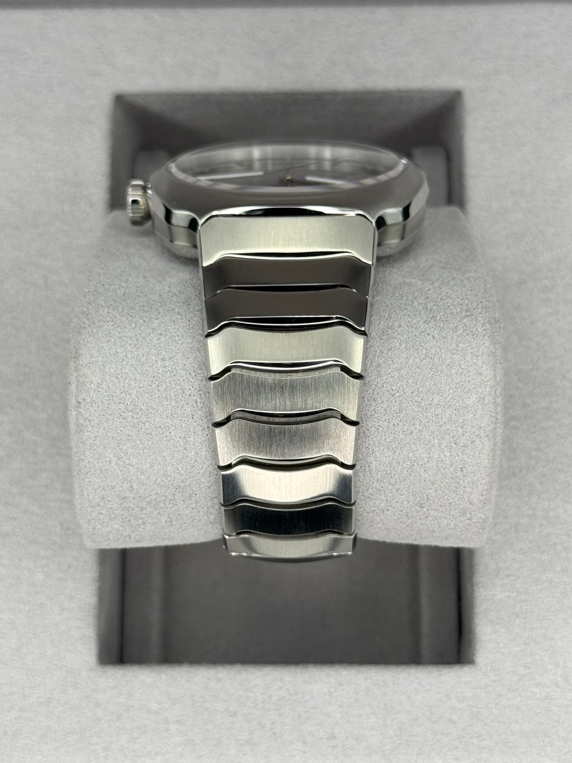 NEW 2024 H. Moser & Cie. Streamliner Center Seconds 6201-1201 Purple - MyWatchLLC