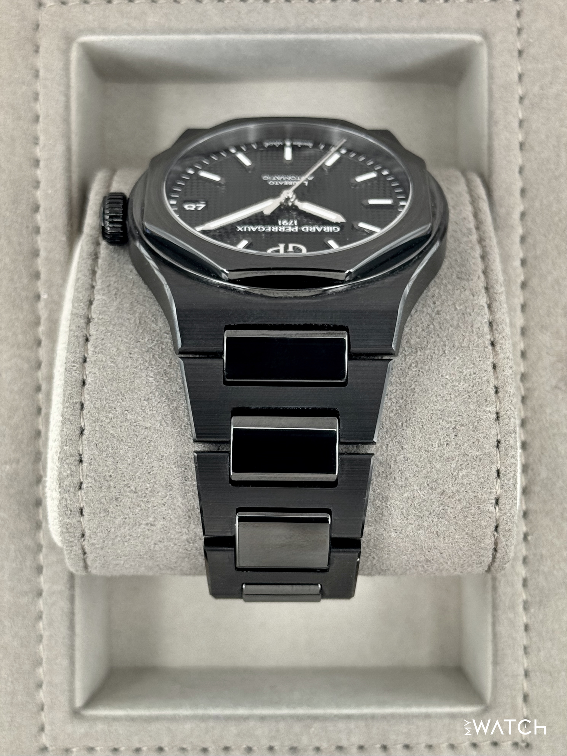 2022 Girard-Perregaux Laureato 42mm 81010-32-631-32A Ceramic Black Dial - MyWatchLLC