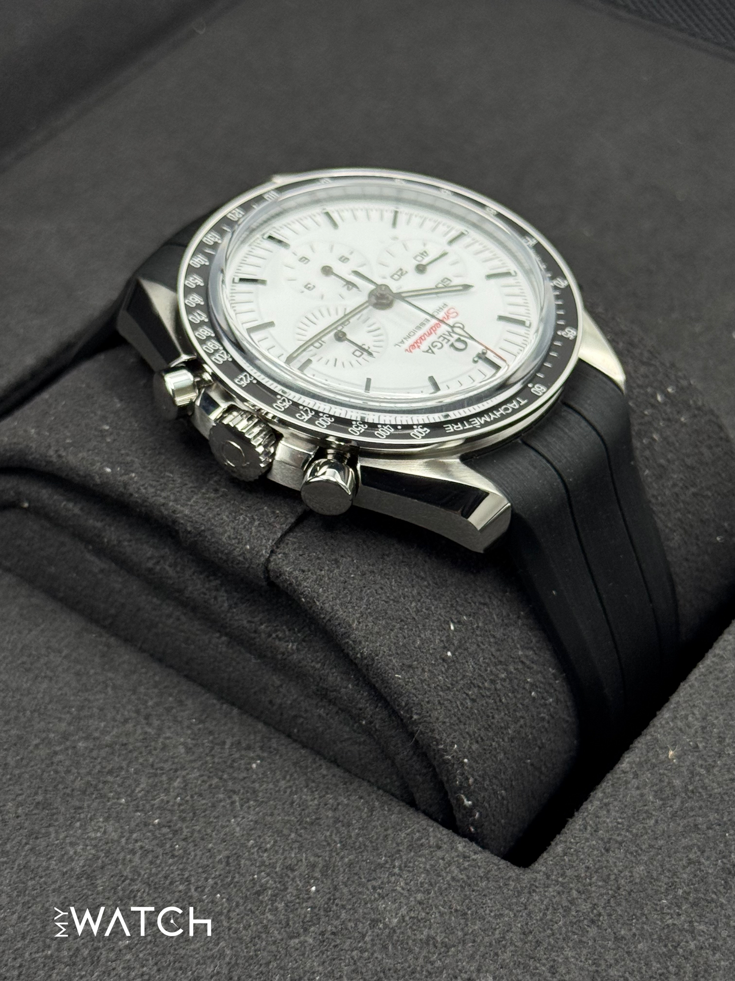 NEW 2025 Omega 42mm 310.32.42.50.04.001 Speedmaster Moonwatch Pro