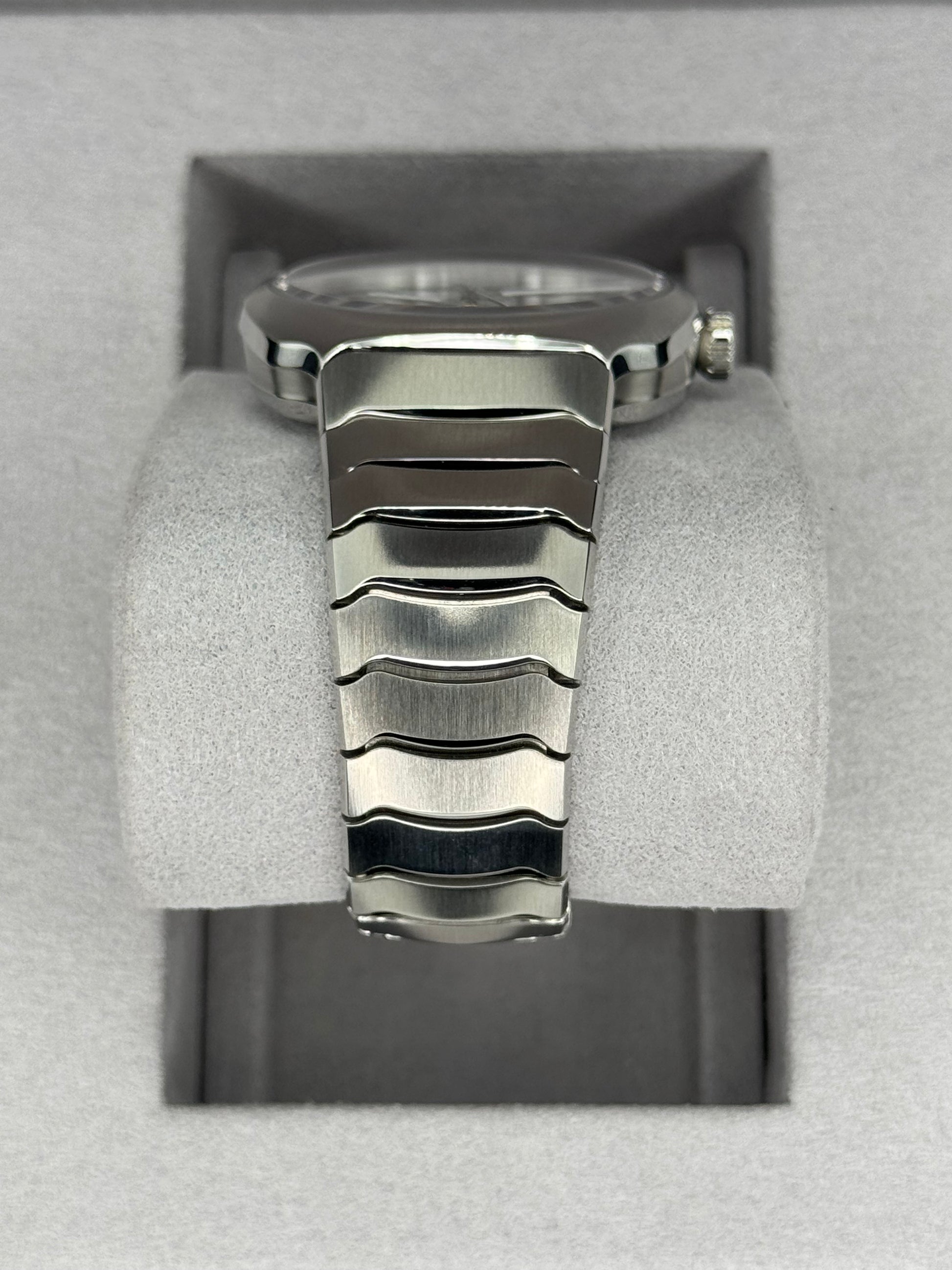 NEW 2024 H. Moser & Cie. Streamliner Center Seconds 6201-1201 Purple - MyWatchLLC