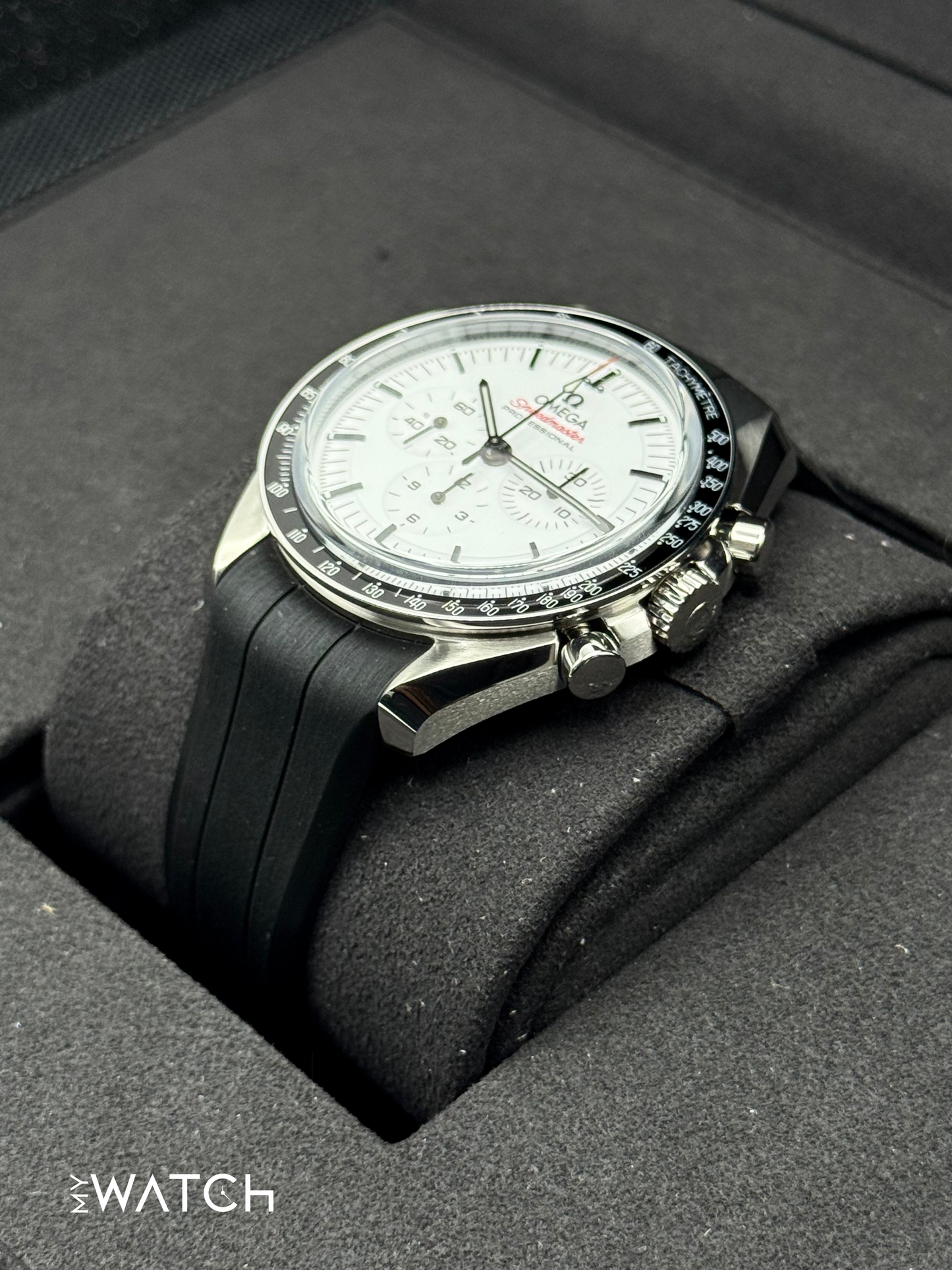 NEW 2025 Omega 42mm 310.32.42.50.04.001 Speedmaster Moonwatch Pro