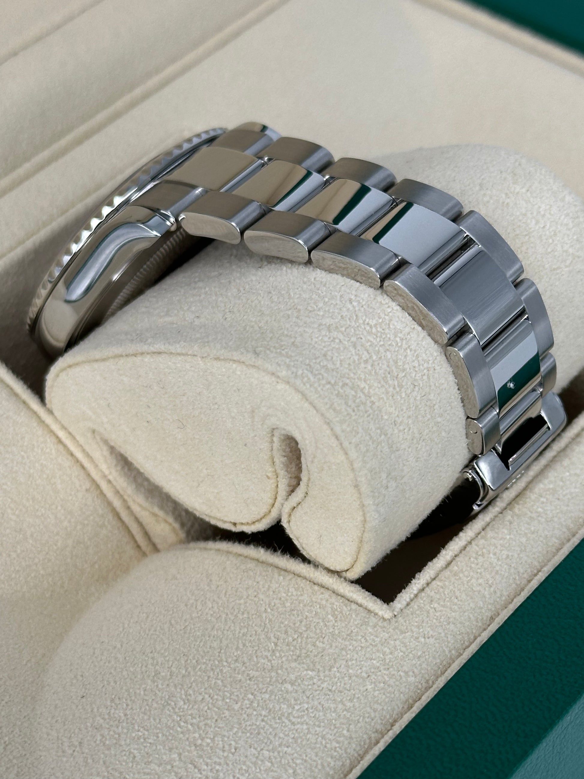 2004 Rolex Yacht-Master 40mm 16622 Stainless Steel Oyster Silver Dial - MyWatchLLC