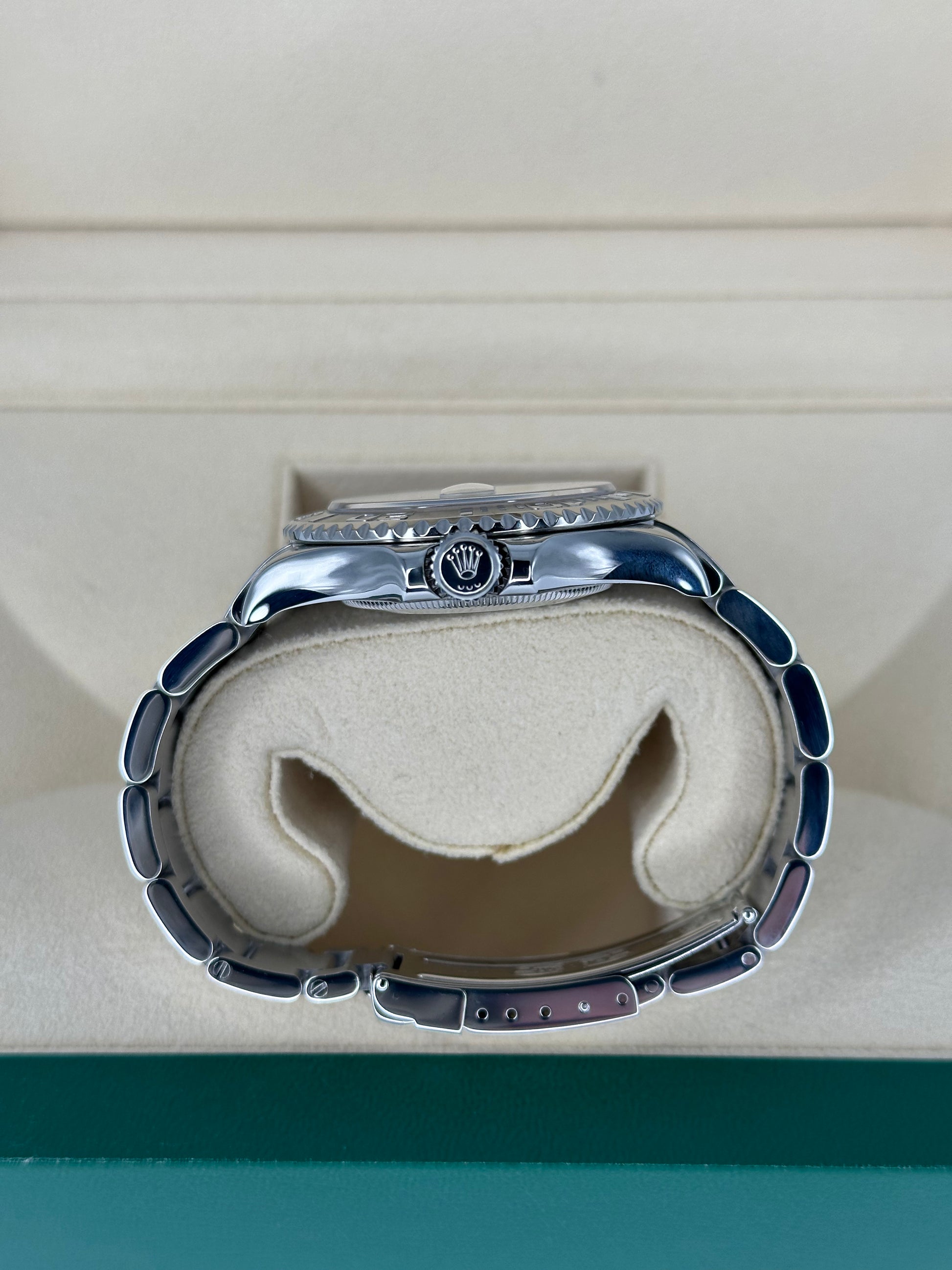 2004 Rolex Yacht-Master 40mm 16622 Stainless Steel Oyster Silver Dial - MyWatchLLC