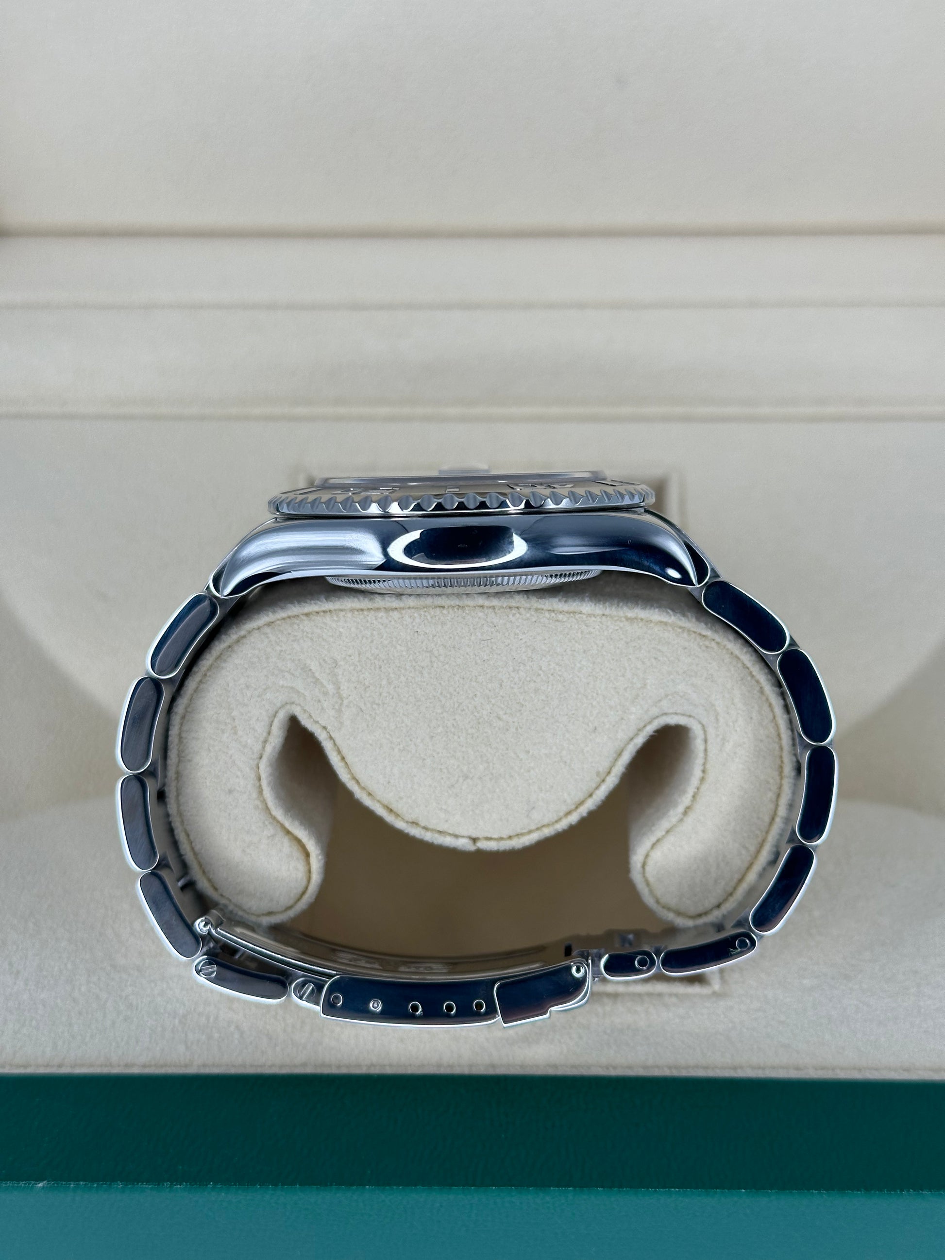 2004 Rolex Yacht-Master 40mm 16622 Stainless Steel Oyster Silver Dial - MyWatchLLC