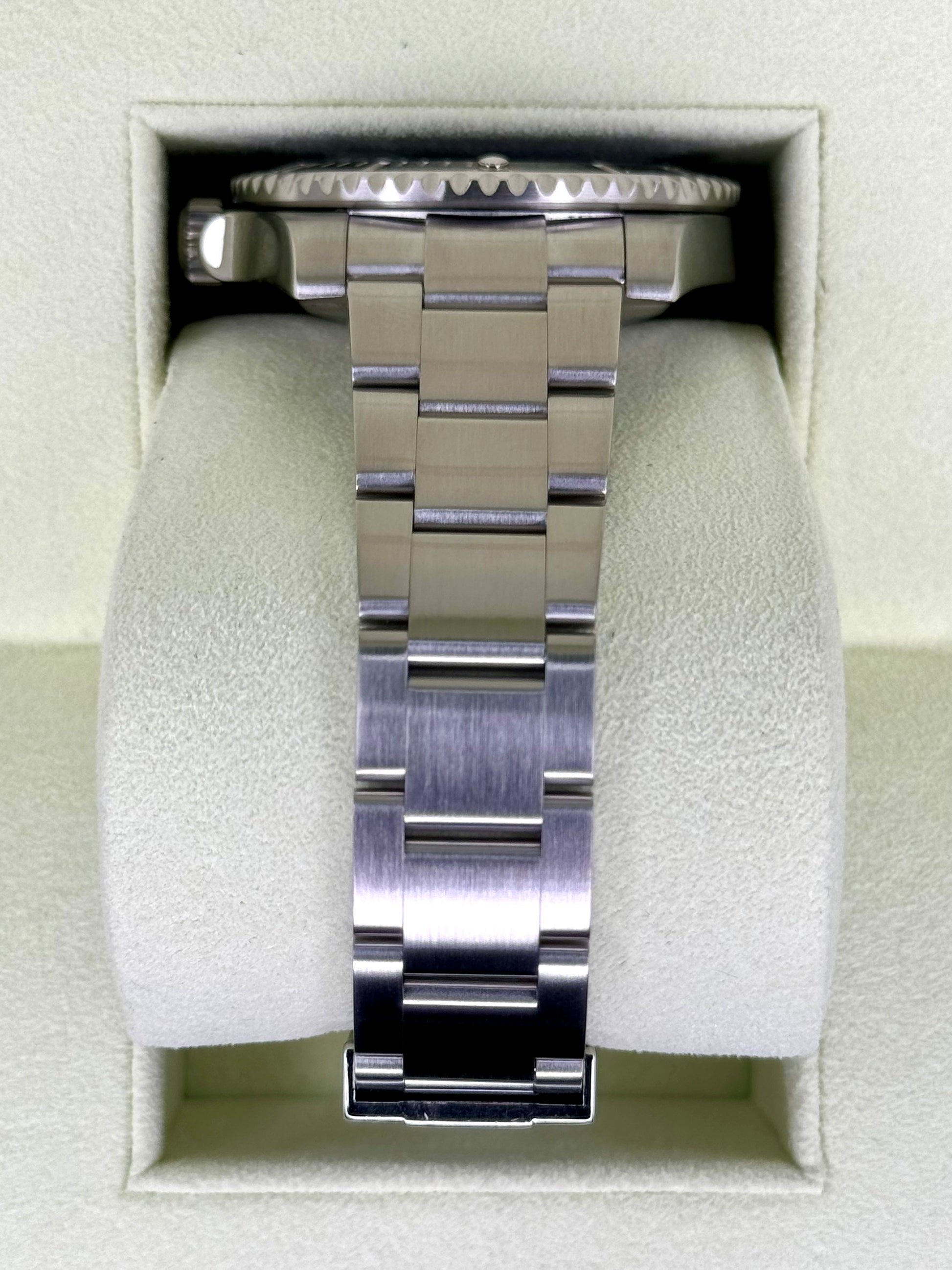 2011 Rolex Submariner 40mm 116610 Stainless Steel Black Dial - MyWatchLLC