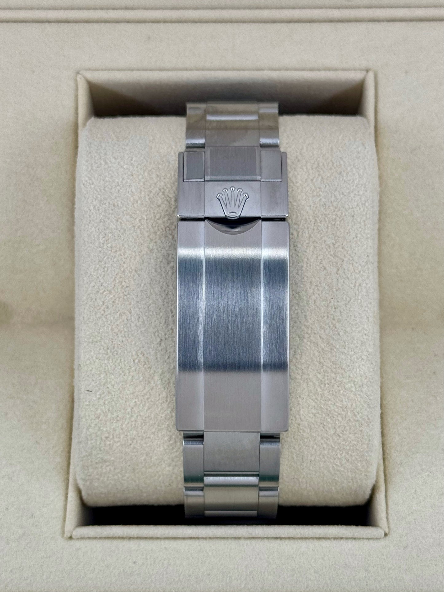 NEW OLD STOCK 2019 Rolex Submariner “Hulk” 40mm 116610LV Green Dial - MyWatchLLC