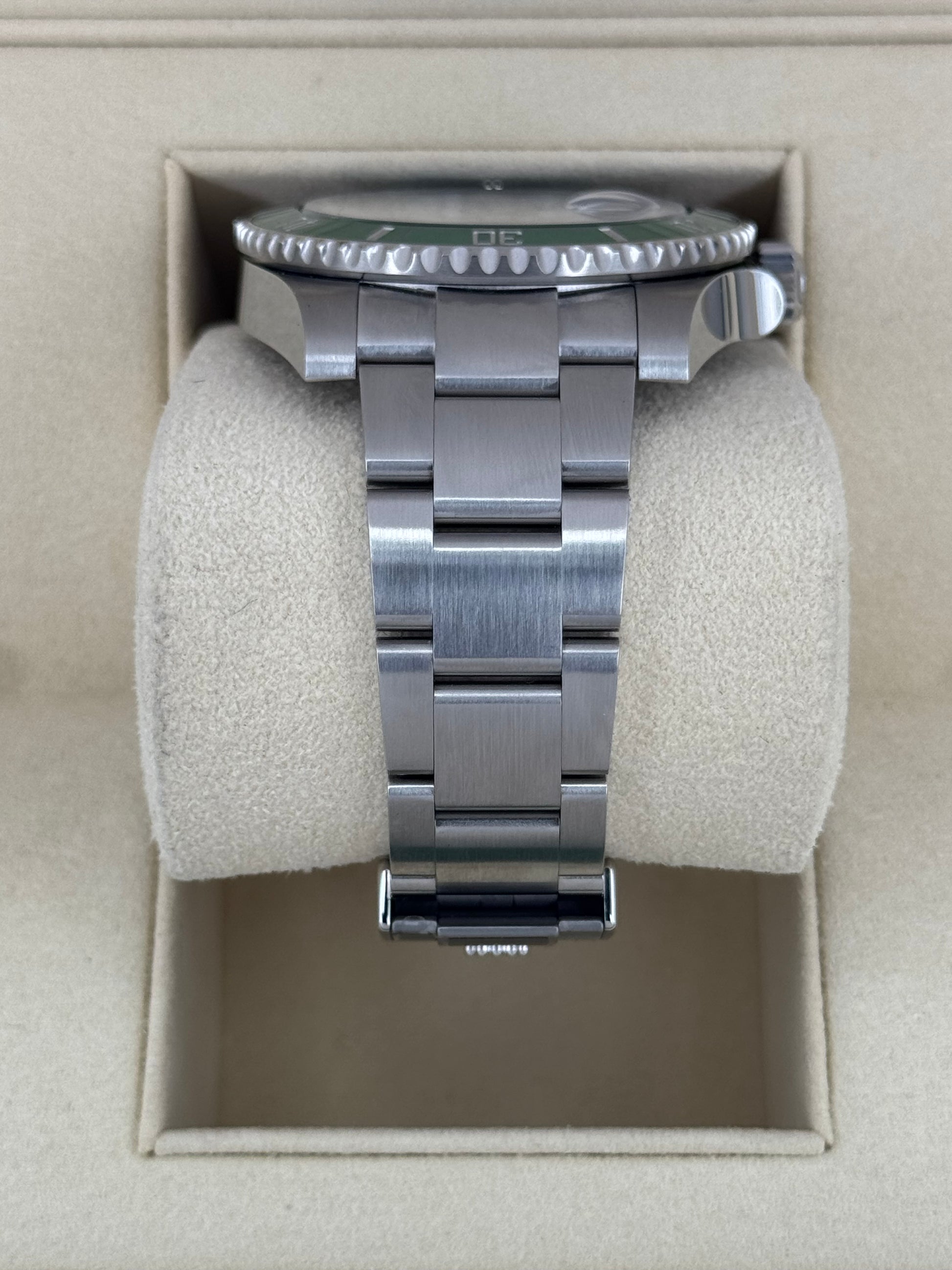 NEW OLD STOCK 2019 Rolex Submariner “Hulk” 40mm 116610LV Green Dial - MyWatchLLC