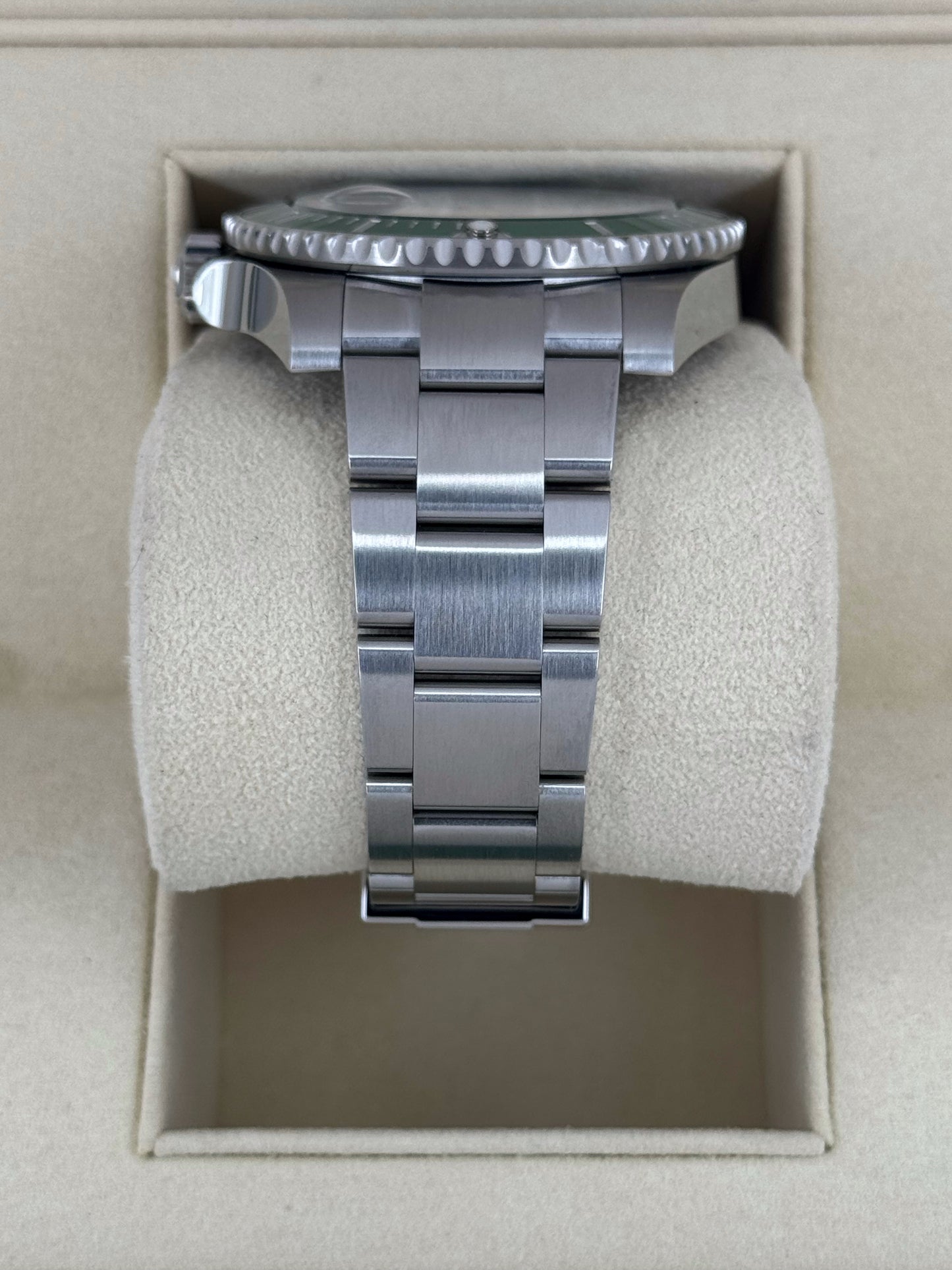 NEW OLD STOCK 2019 Rolex Submariner “Hulk” 40mm 116610LV Green Dial - MyWatchLLC