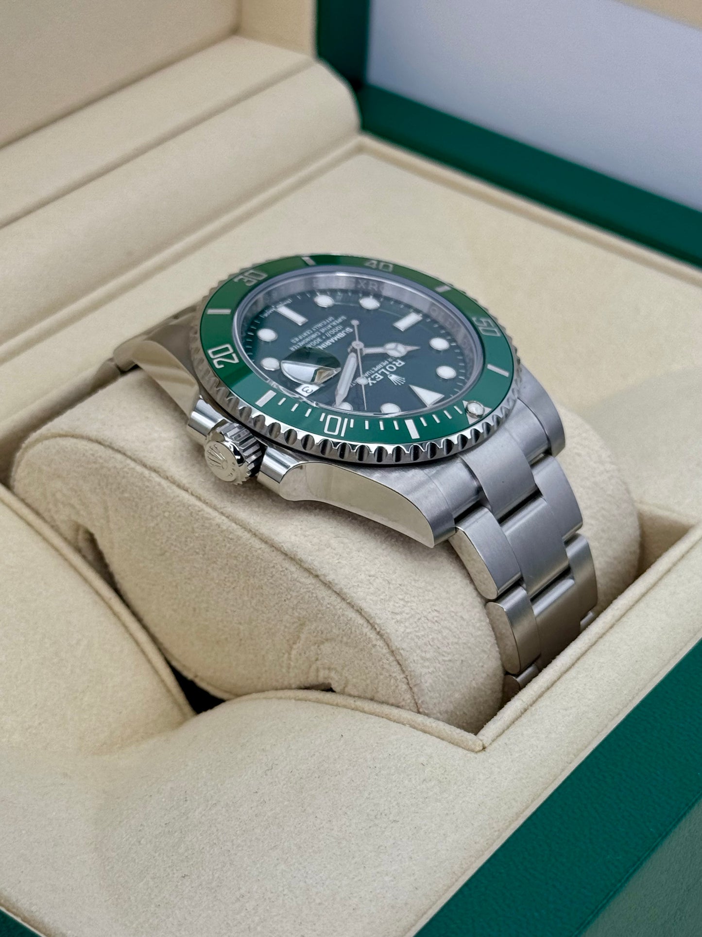 NEW OLD STOCK 2019 Rolex Submariner “Hulk” 40mm 116610LV Green Dial - MyWatchLLC