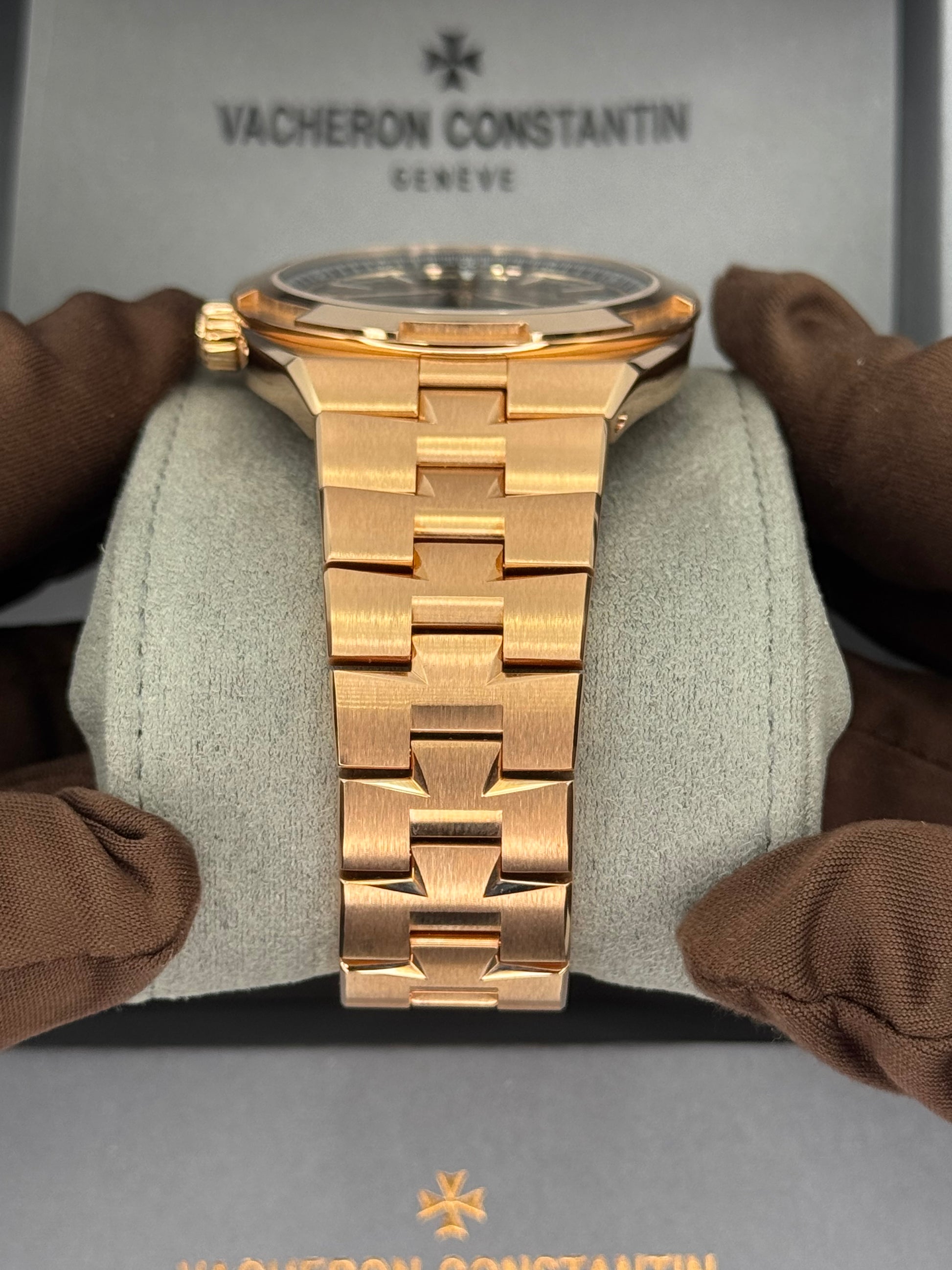 NEW 2025 Vacheron Constantin Overseas 41mm 4520V Pink Gold Green Dial - MyWatchLLC