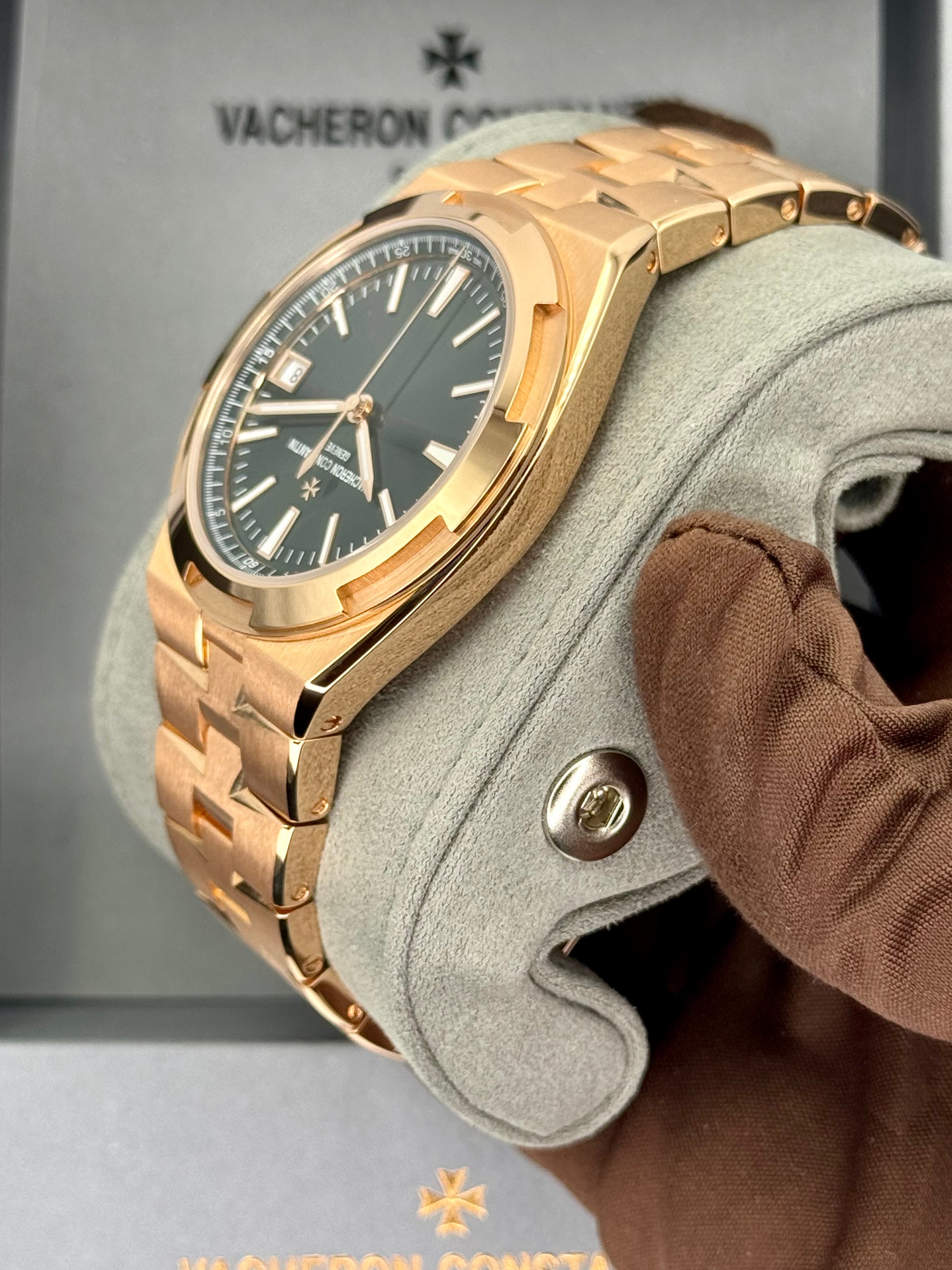 NEW 2025 Vacheron Constantin Overseas 41mm 4520V Pink Gold Green Dial - MyWatchLLC