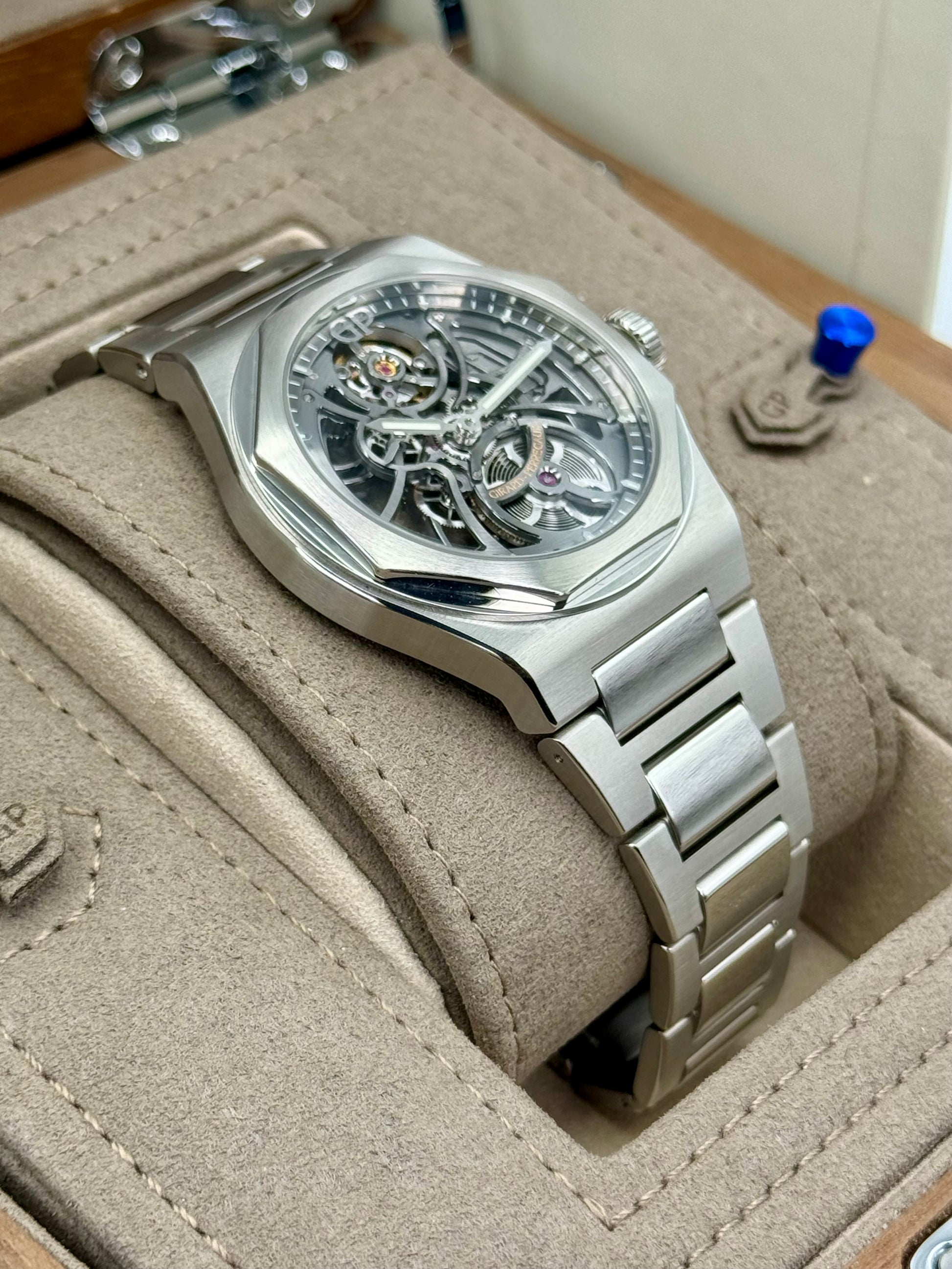 2022 Girard-Perregaux Laureato 42mm 81015-11-001-11A Skelton Dial - MyWatchLLC