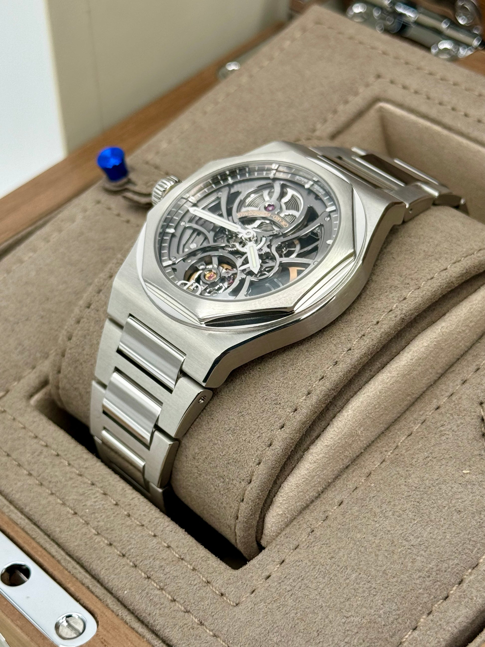 2022 Girard-Perregaux Laureato 42mm 81015-11-001-11A Skelton Dial - MyWatchLLC