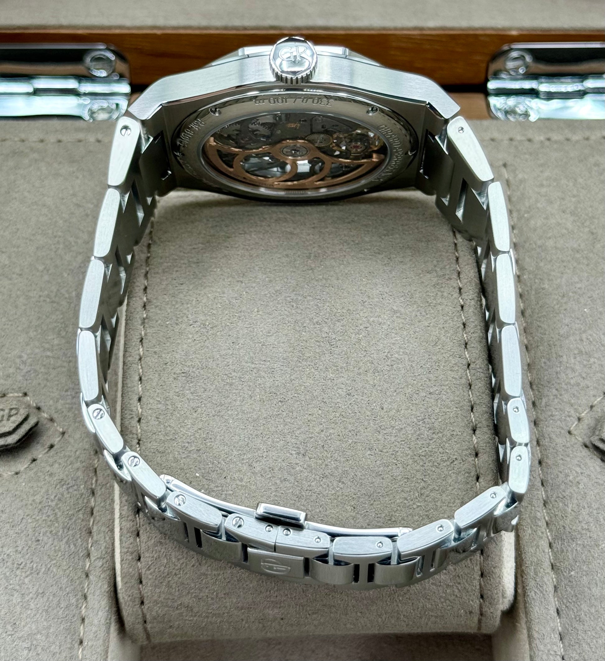 2022 Girard-Perregaux Laureato 42mm 81015-11-001-11A Skelton Dial - MyWatchLLC