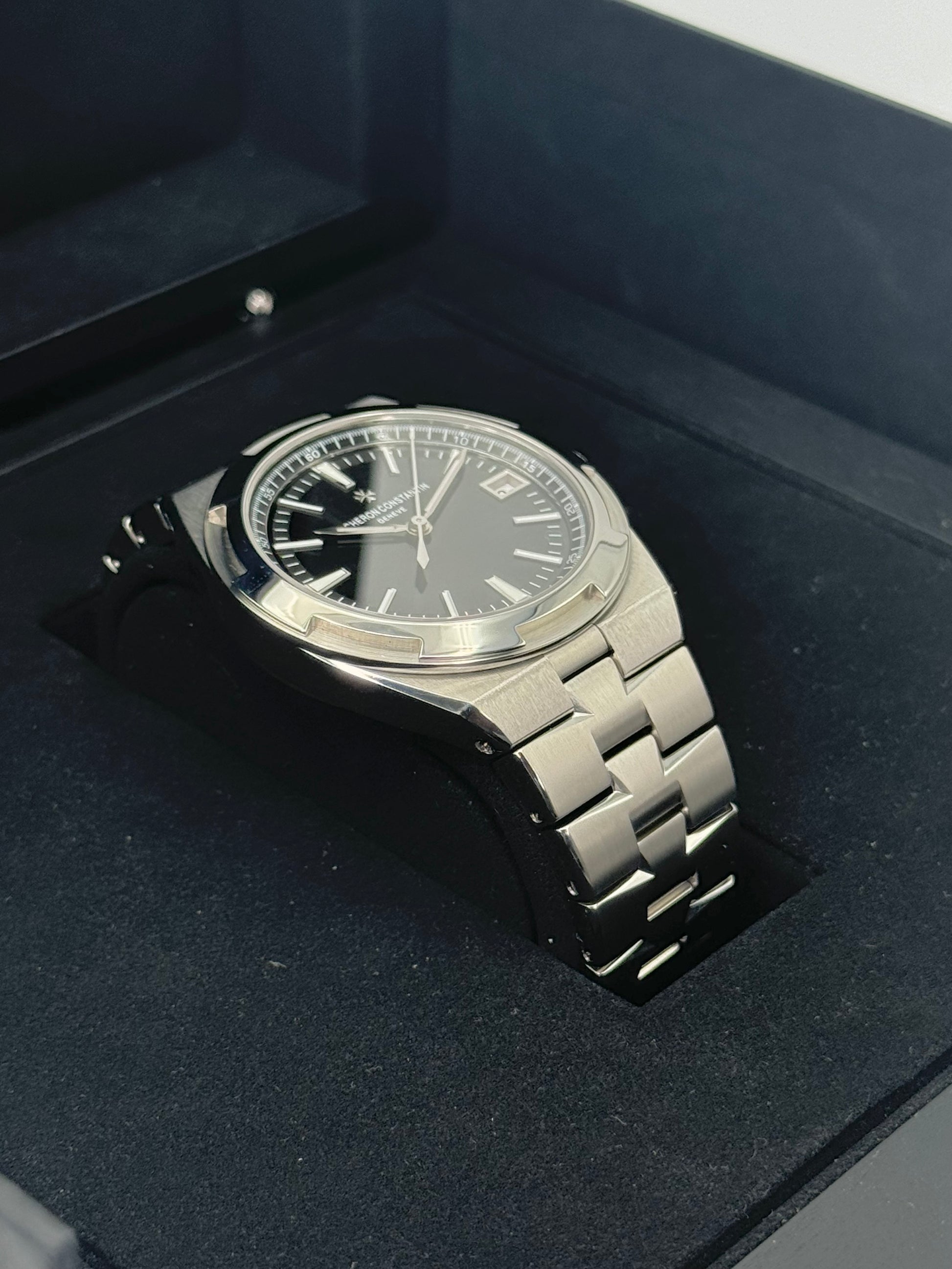 2021 Vacheron Constantin Overseas 41mm 4500V Stainless Black Dial - MyWatchLLC