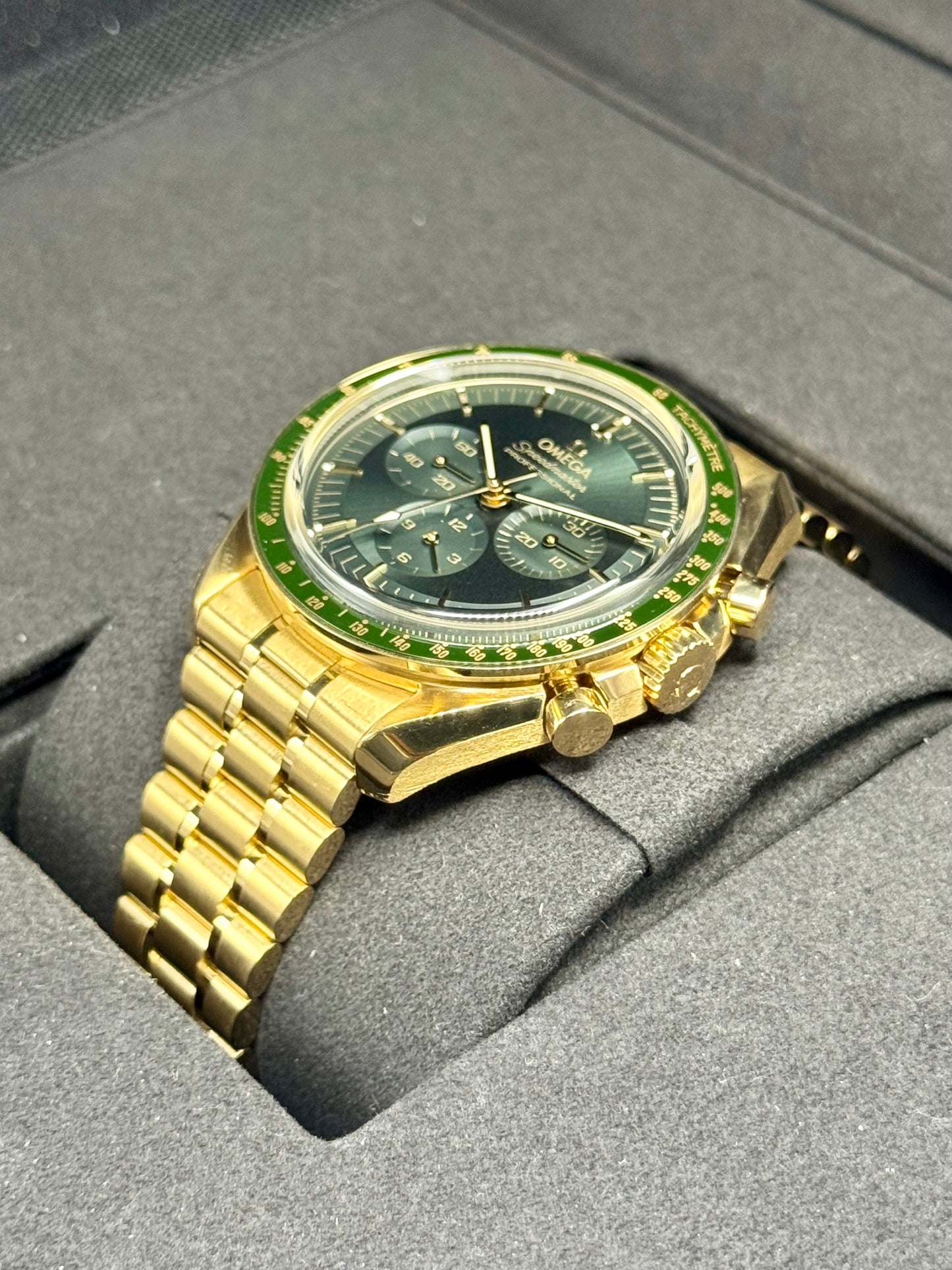 2023 Omega Speedmaster Moonwatch Pro 42mm 31060425010001 Green Dial