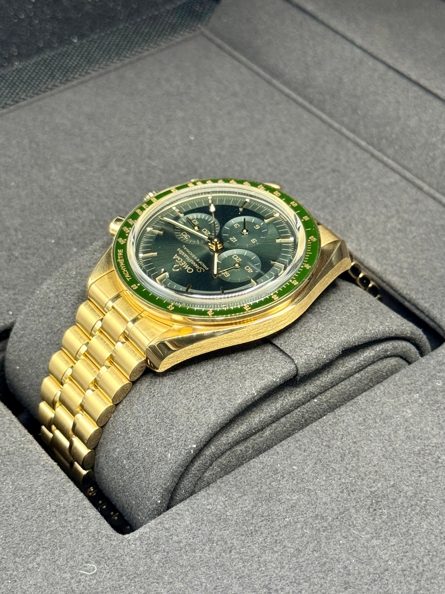 2023 Omega Speedmaster Moonwatch Pro 42mm 31060425010001 Green Dial
