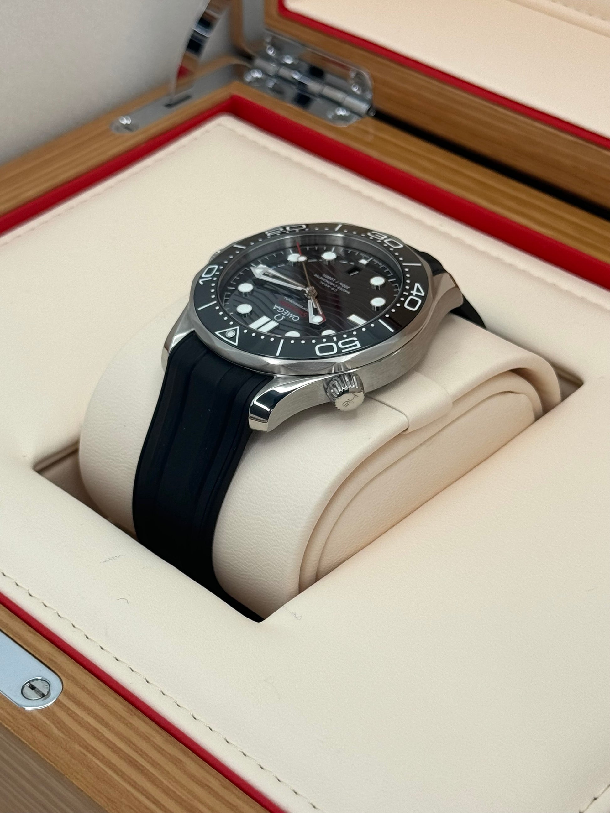 2022 Omega Seamaster Diver 300M 42mm 21032422001001 Black Dial - MyWatchLLC