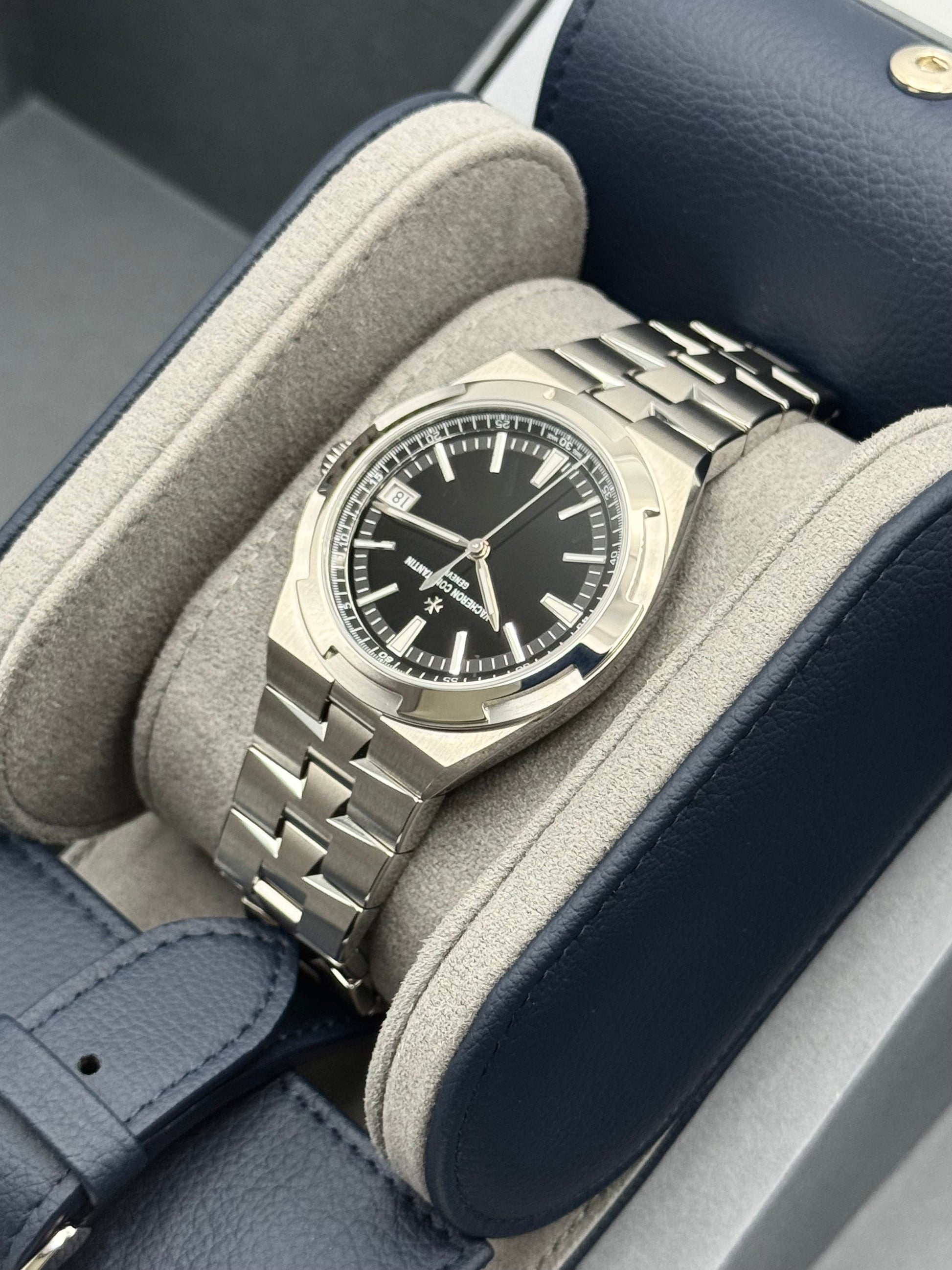 NEW 2025 Vacheron Constantin Overseas 41mm 4520V Stainless Steel Black Dial - MyWatchLLC