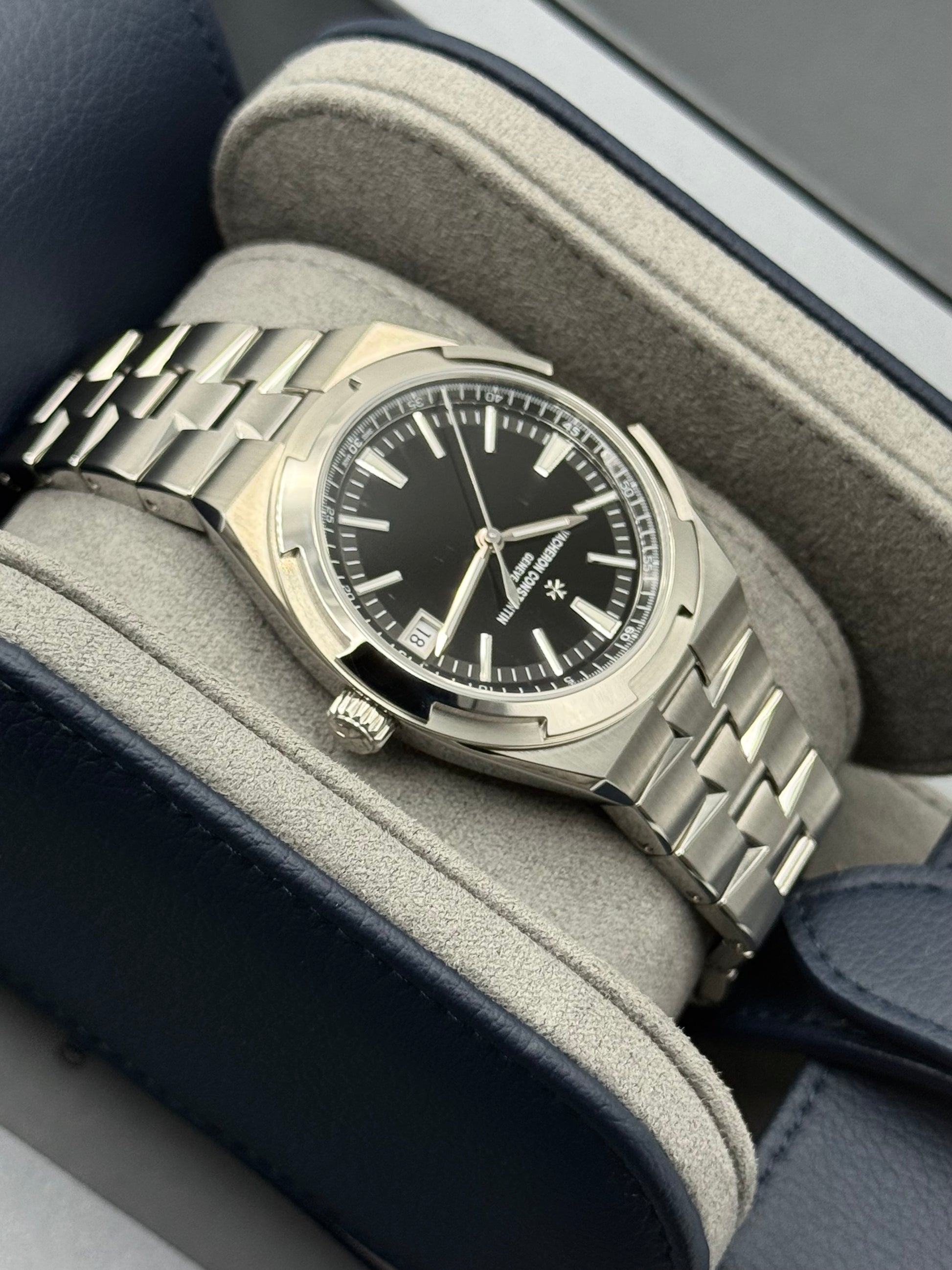 NEW 2025 Vacheron Constantin Overseas 41mm 4520V Stainless Steel Black Dial - MyWatchLLC