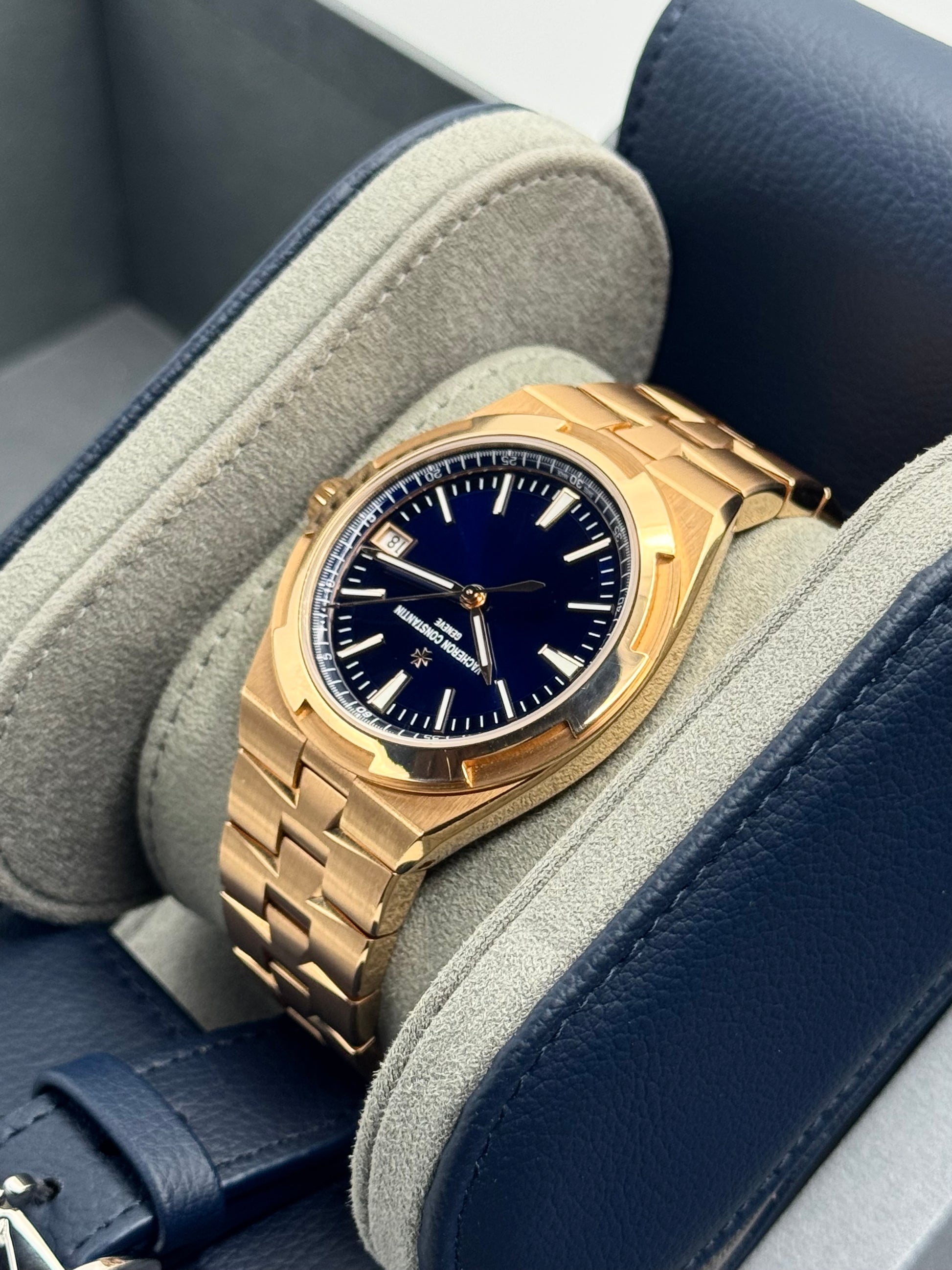 2024 Vacheron Constantin Overseas 41mm 4520V 18kt Pink Gold Blue Dial - MyWatchLLC