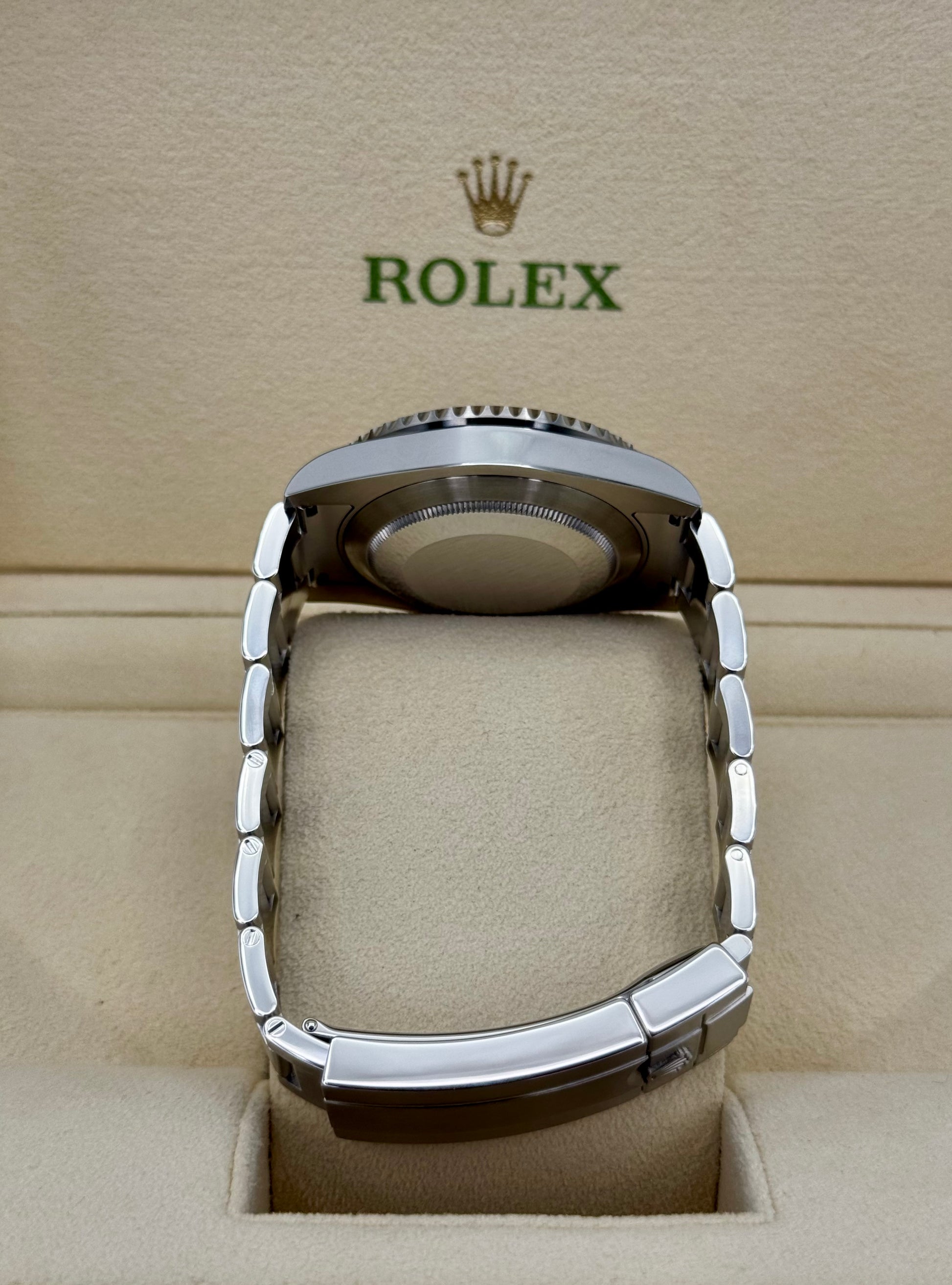 2017 Rolex Submariner "Hulk" 40mm 116610LV Green Dial - MyWatchLLC