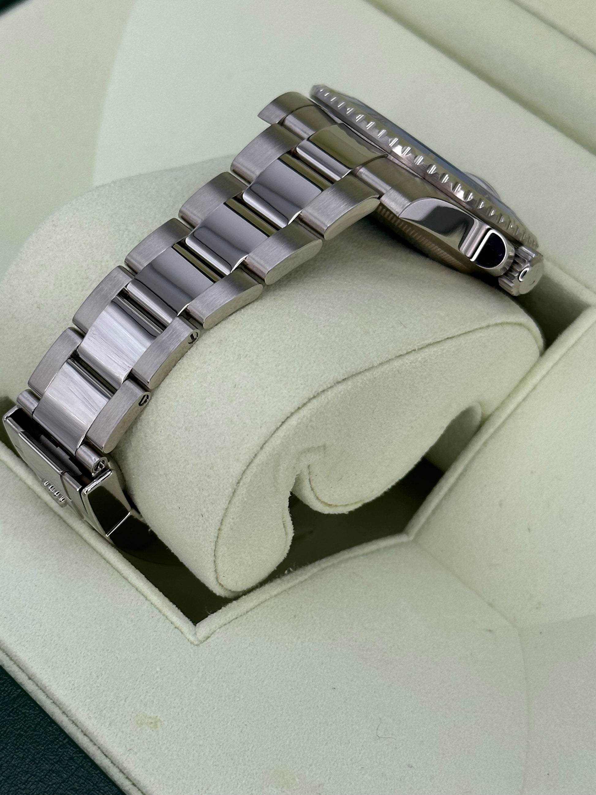 2009 Rolex Submariner Date “Smurf” 40mm 116619LB White Gold Blue Dial - MyWatchLLC