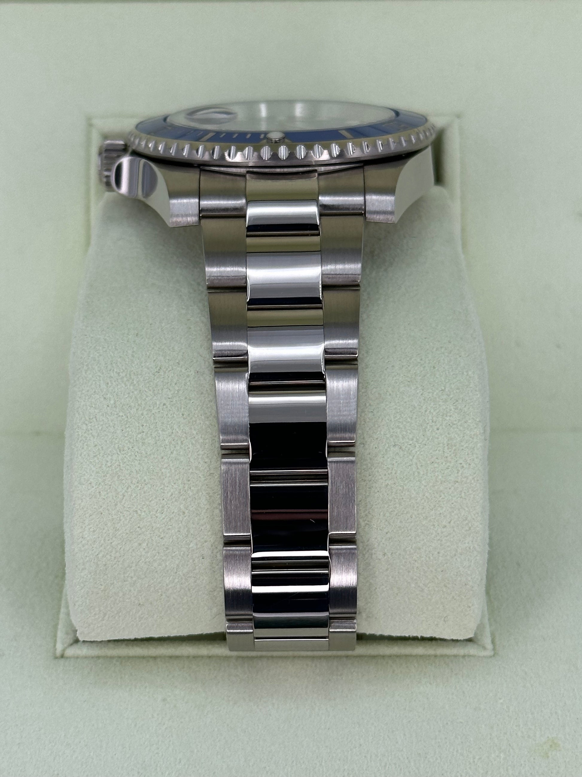 2009 Rolex Submariner Date “Smurf” 40mm 116619LB White Gold Blue Dial - MyWatchLLC