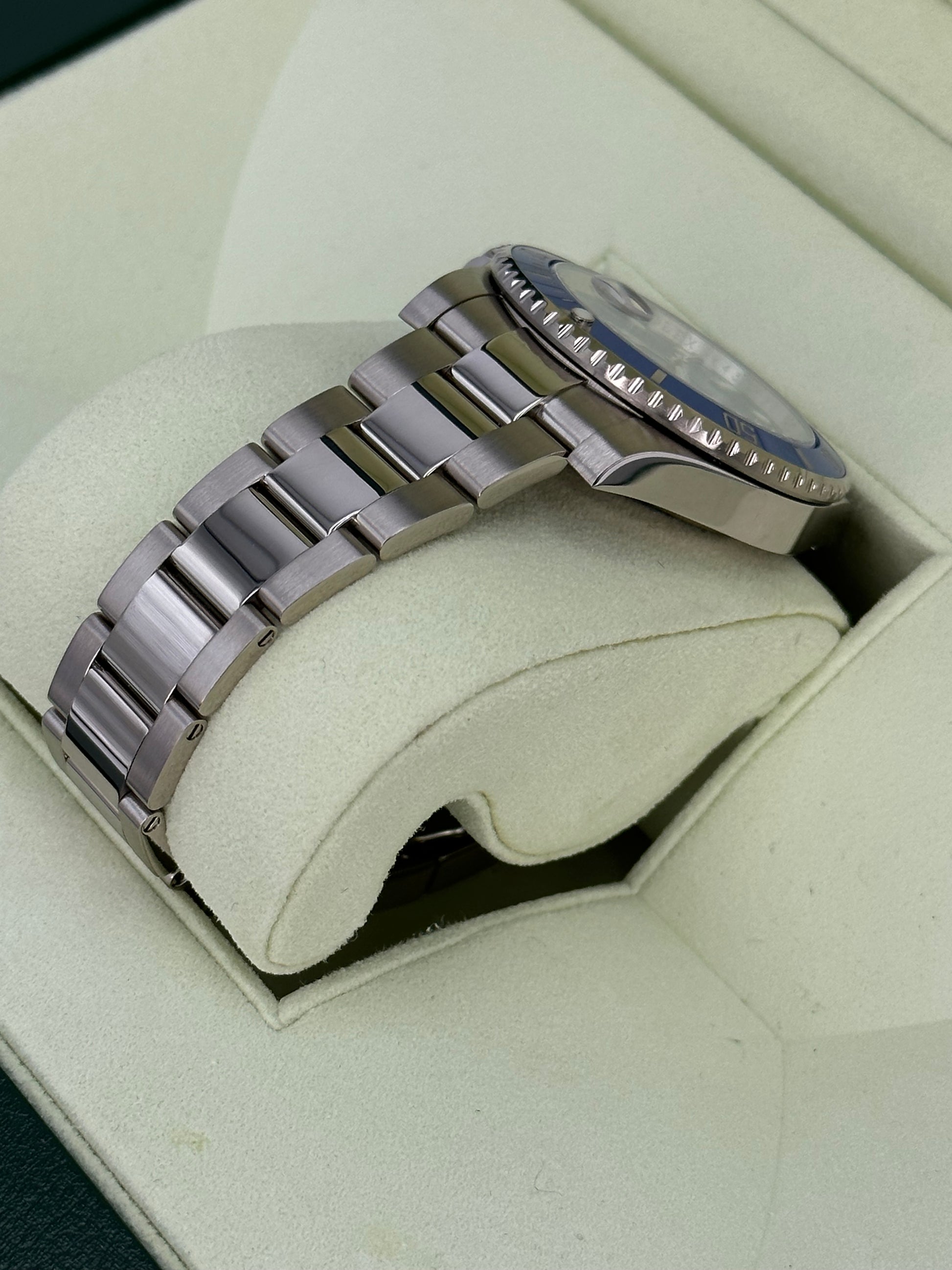 2009 Rolex Submariner Date “Smurf” 40mm 116619LB White Gold Blue Dial - MyWatchLLC