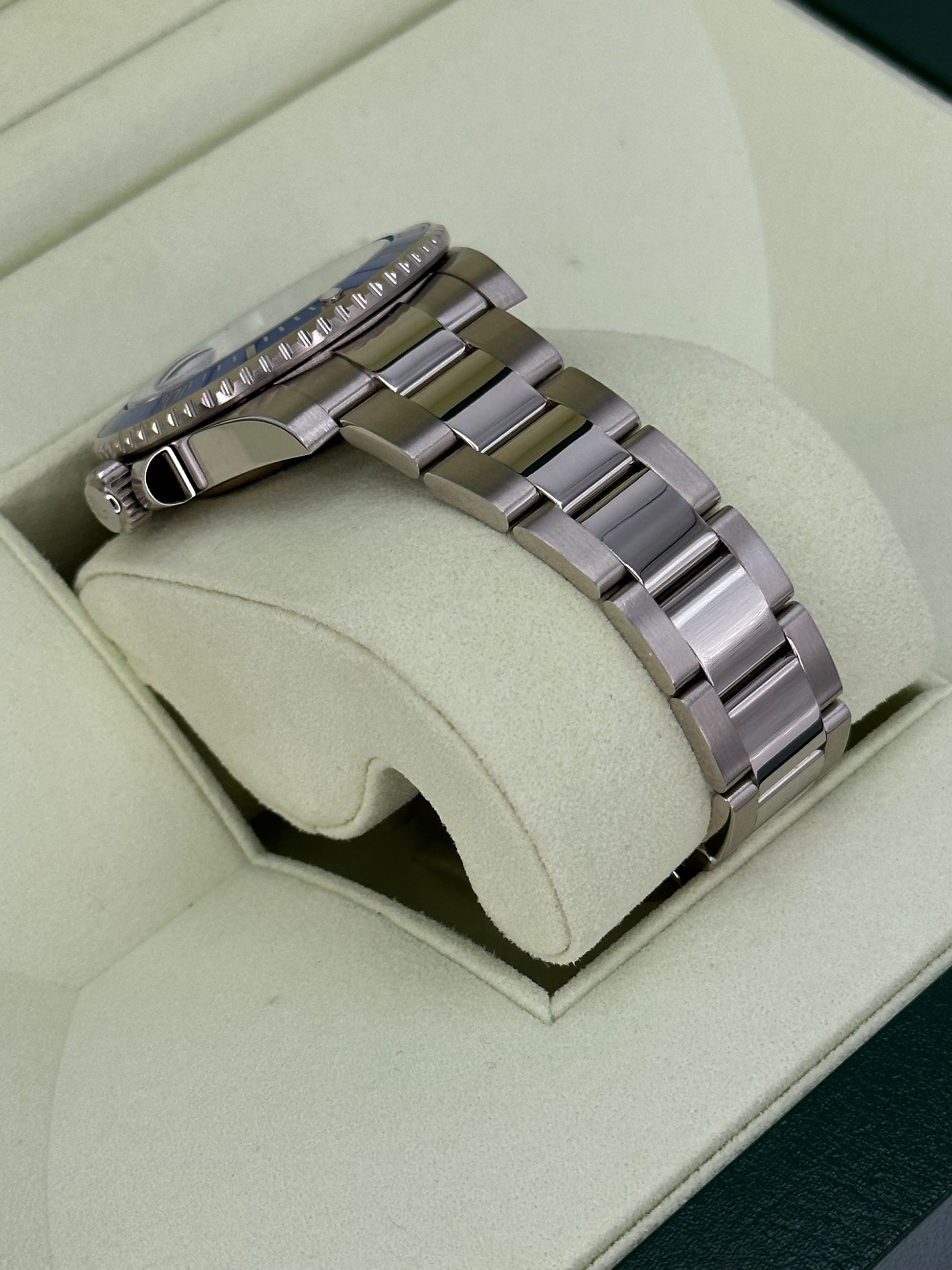 2009 Rolex Submariner Date “Smurf” 40mm 116619LB White Gold Blue Dial - MyWatchLLC