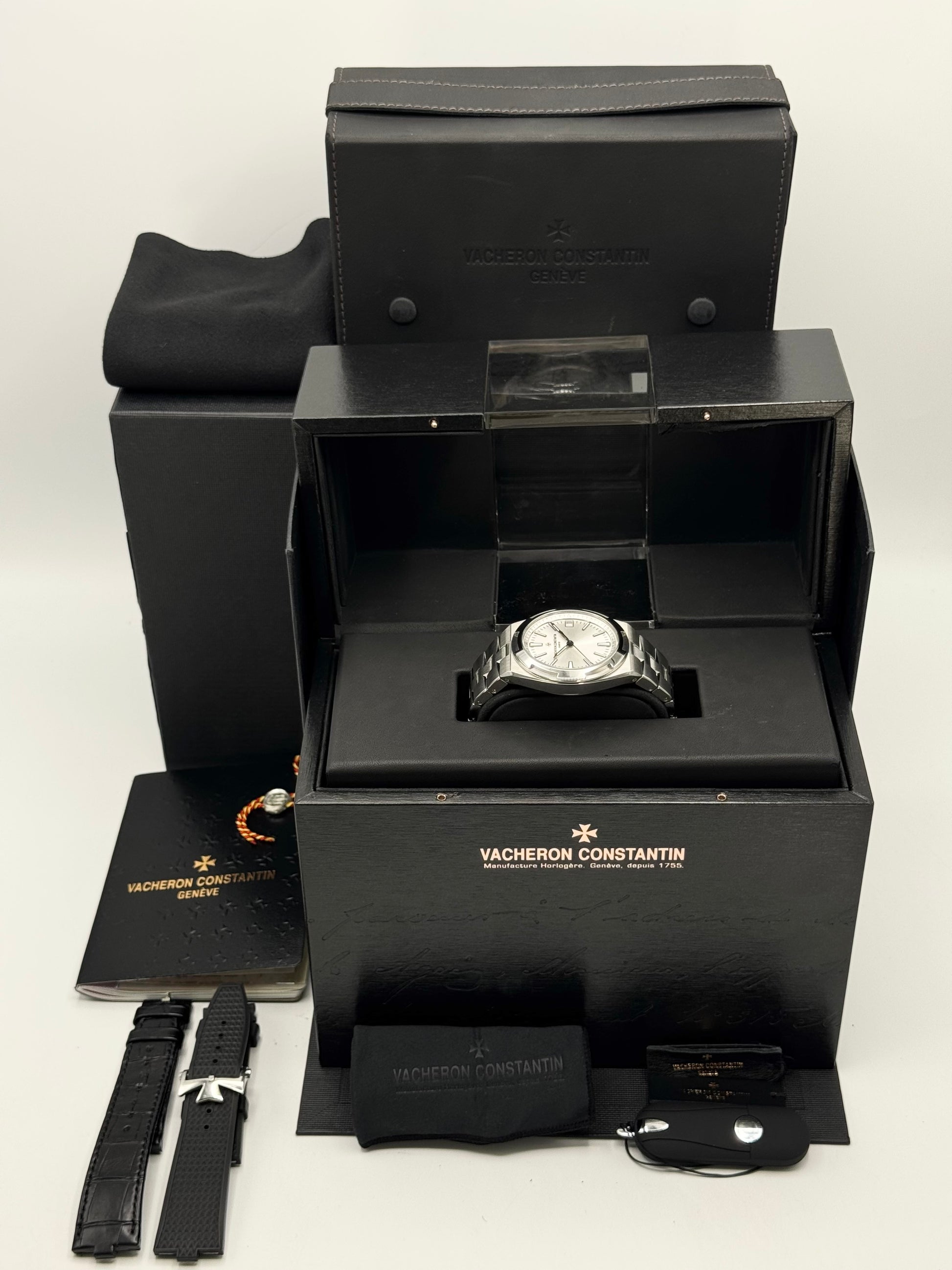 2018 Vacheron Constantin Overseas 41mm 4500V Stainless Silver Dial - MyWatchLLC