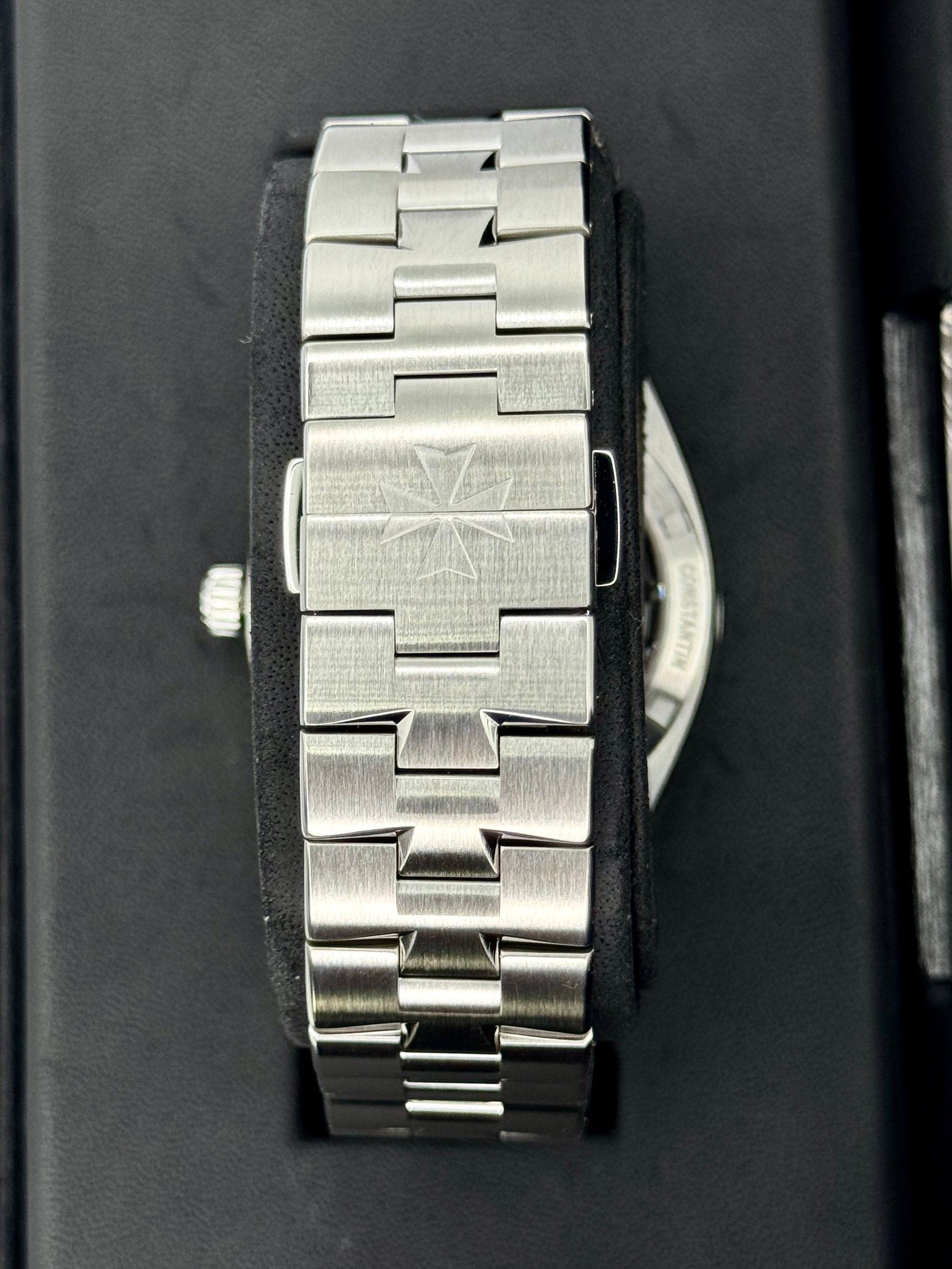 2018 Vacheron Constantin Overseas 41mm 4500V Stainless Silver Dial - MyWatchLLC