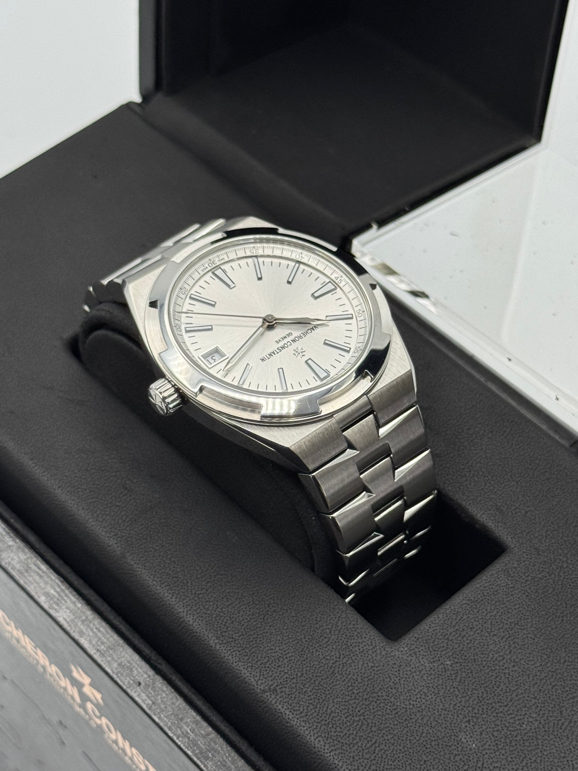 2018 Vacheron Constantin Overseas 41mm 4500V Stainless Silver Dial - MyWatchLLC