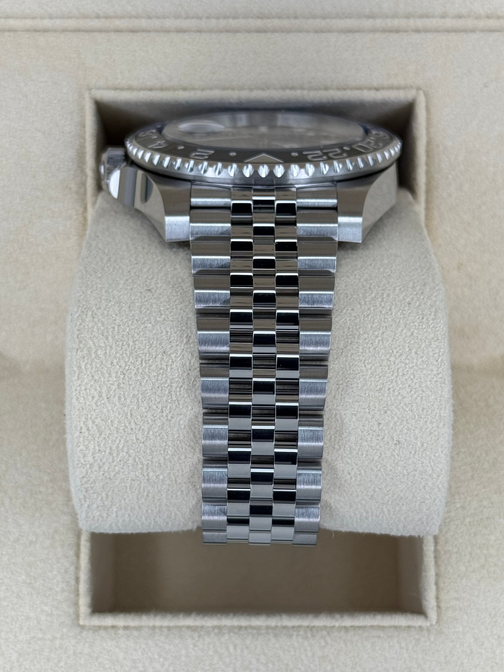 NEW 2024 Rolex GMT-Master II "Batgirl" 40mm 126710BLNR Jubilee Black Dial - MyWatchLLC