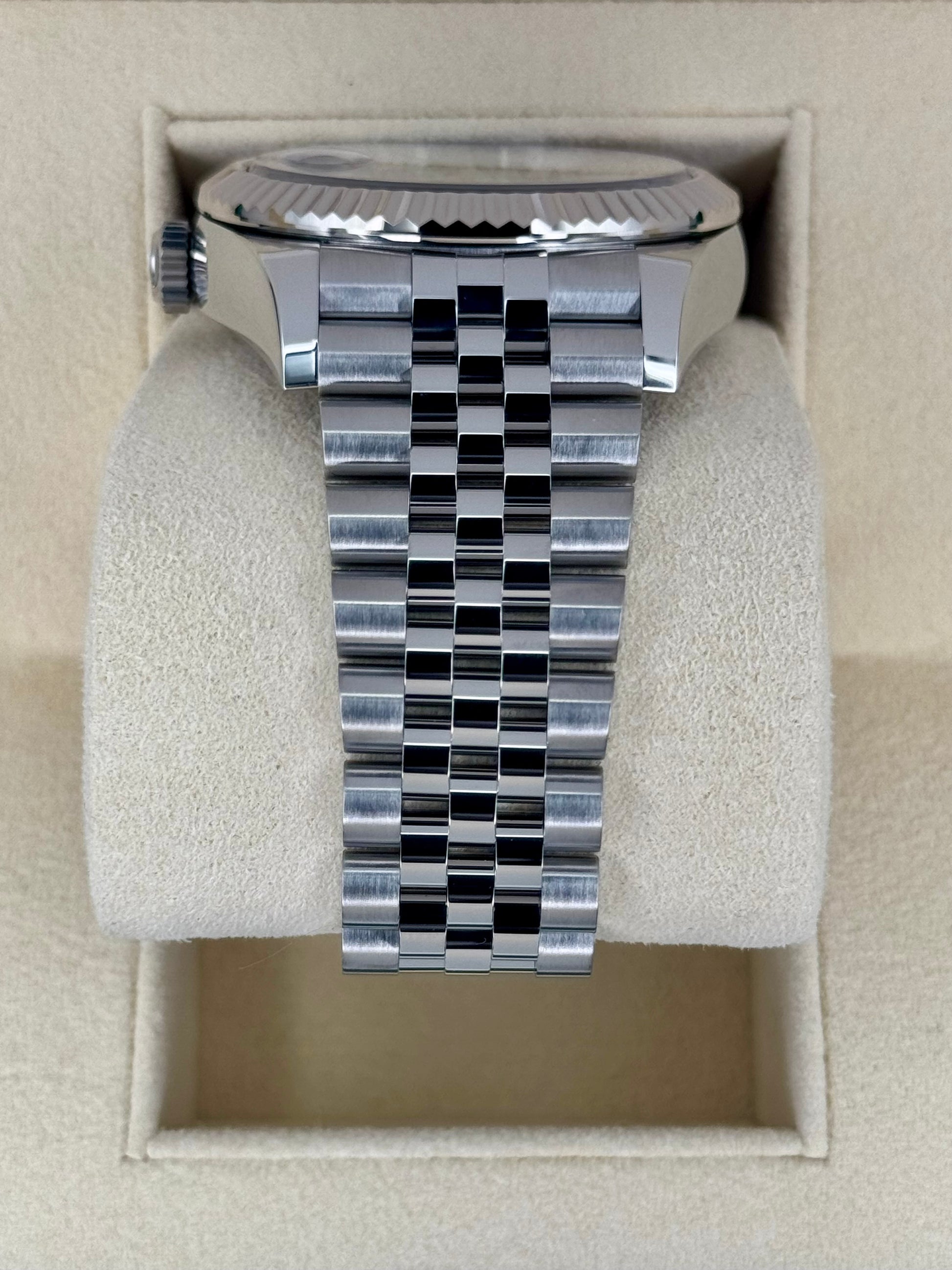 2022 Sky-Dweller 42mm 326934 Stainless Steel Jubilee Blue Dial - MyWatchLLC