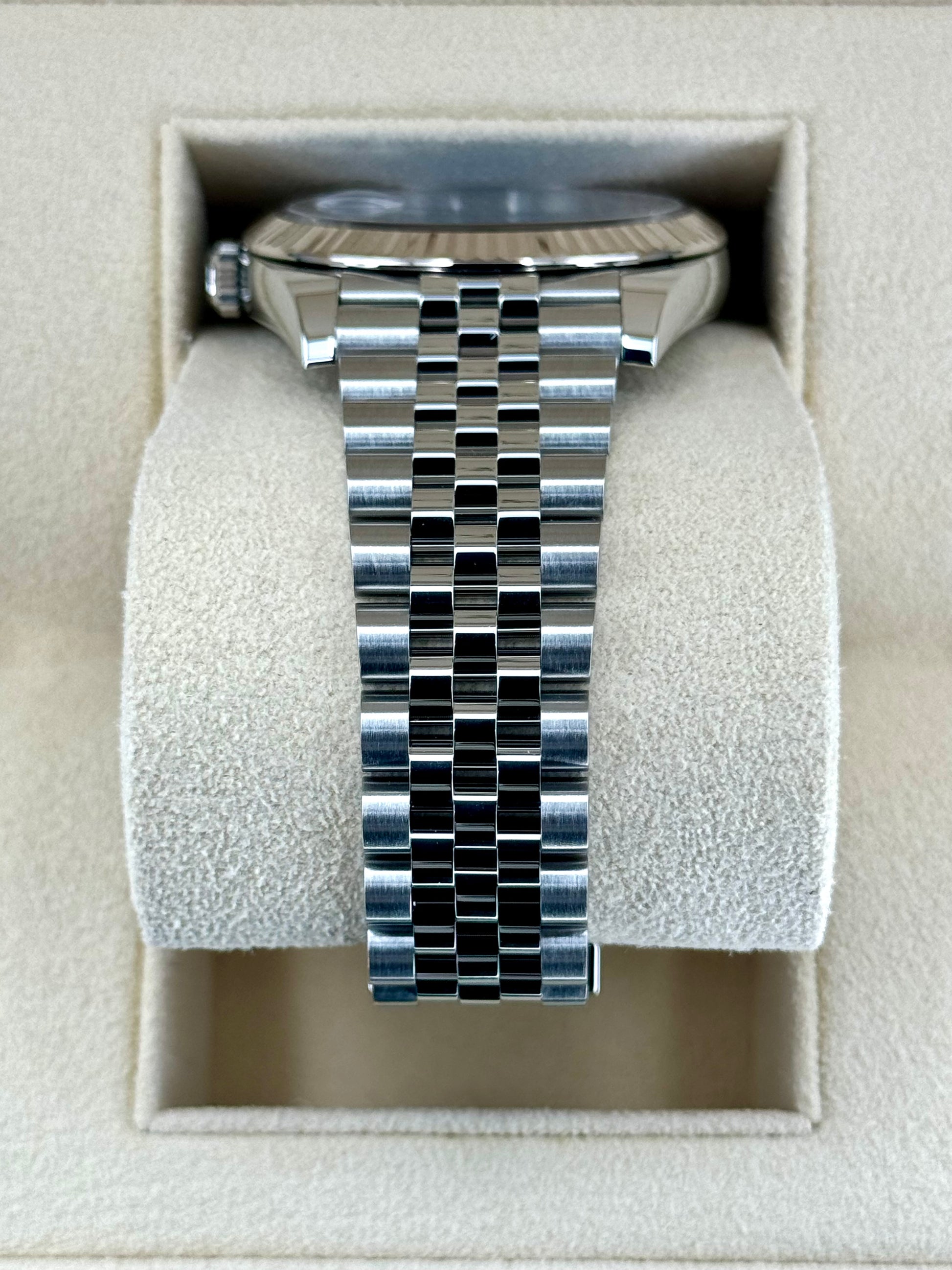 2022 Rolex Datejust 41mm 126334 Stainless Steel Jubilee Blue Dial - MyWatchLLC